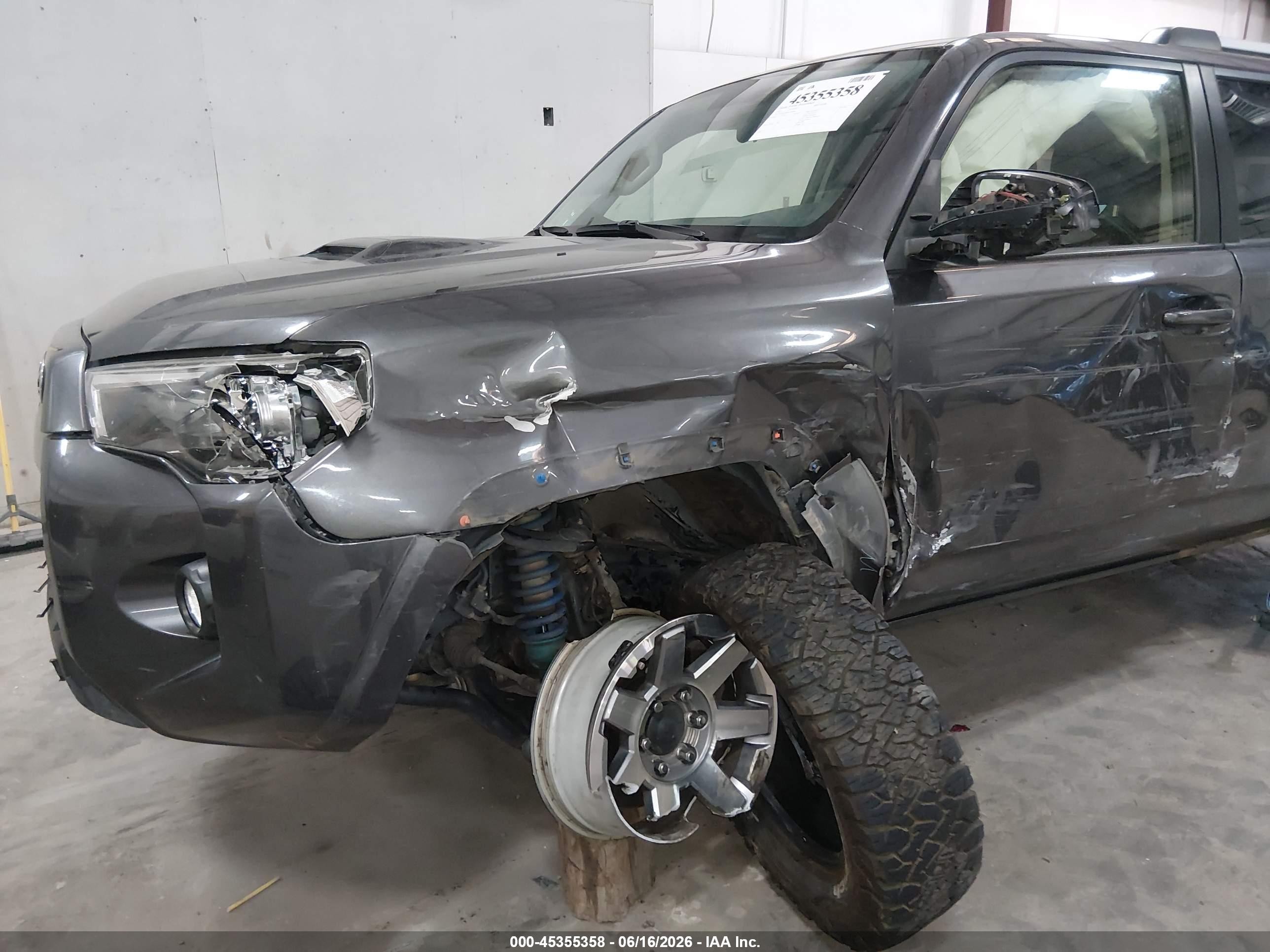 2015 Toyota 4runner Trail Gray vin: JTEBU5JR0F5240048