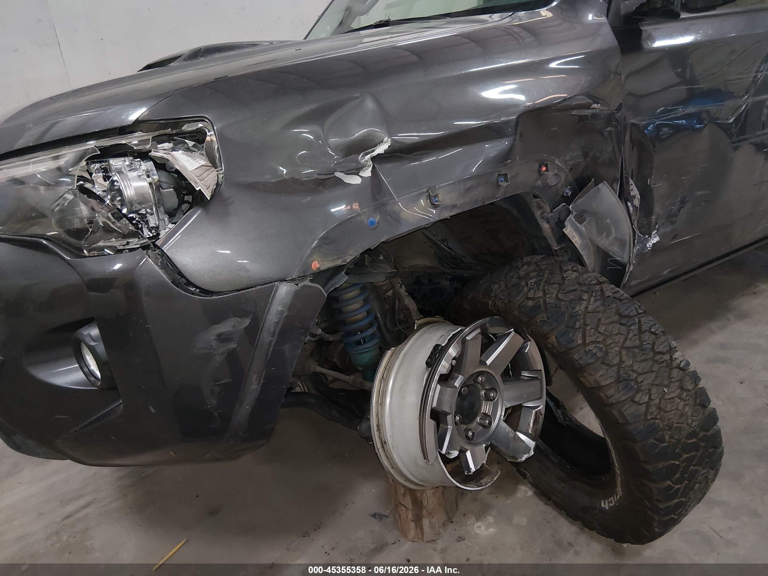 2015 Toyota 4runner Trail Gray vin: JTEBU5JR0F5240048