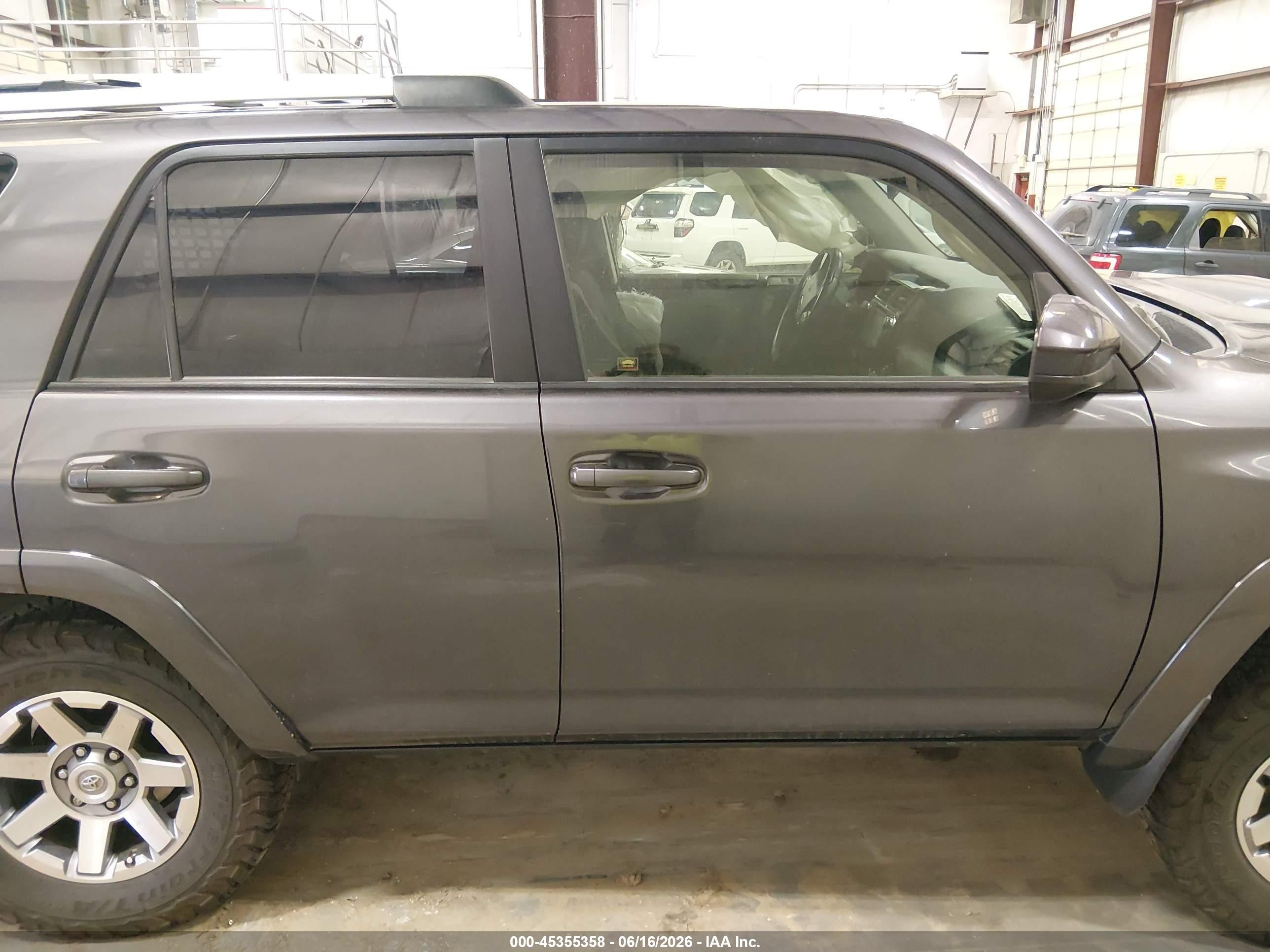 2015 Toyota 4runner Trail Gray vin: JTEBU5JR0F5240048