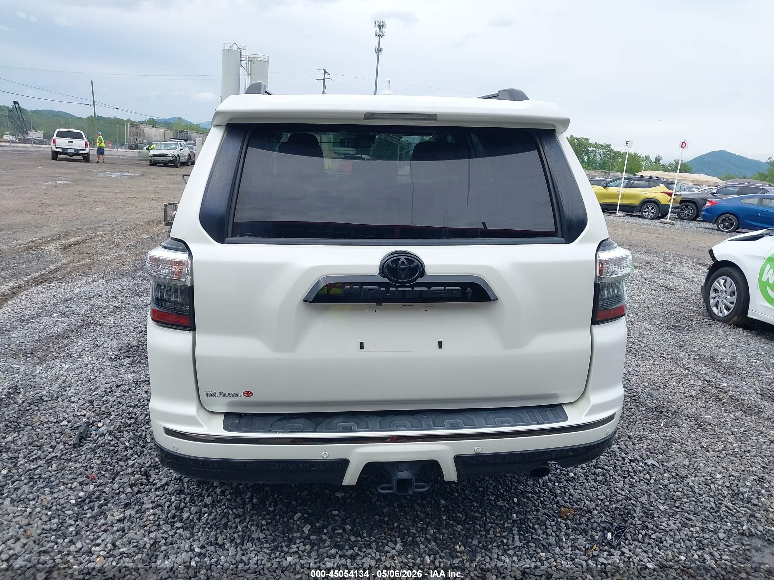 2020 Toyota 4runner Nightshade Special Edition White vin: JTEBU5JR0L5769902