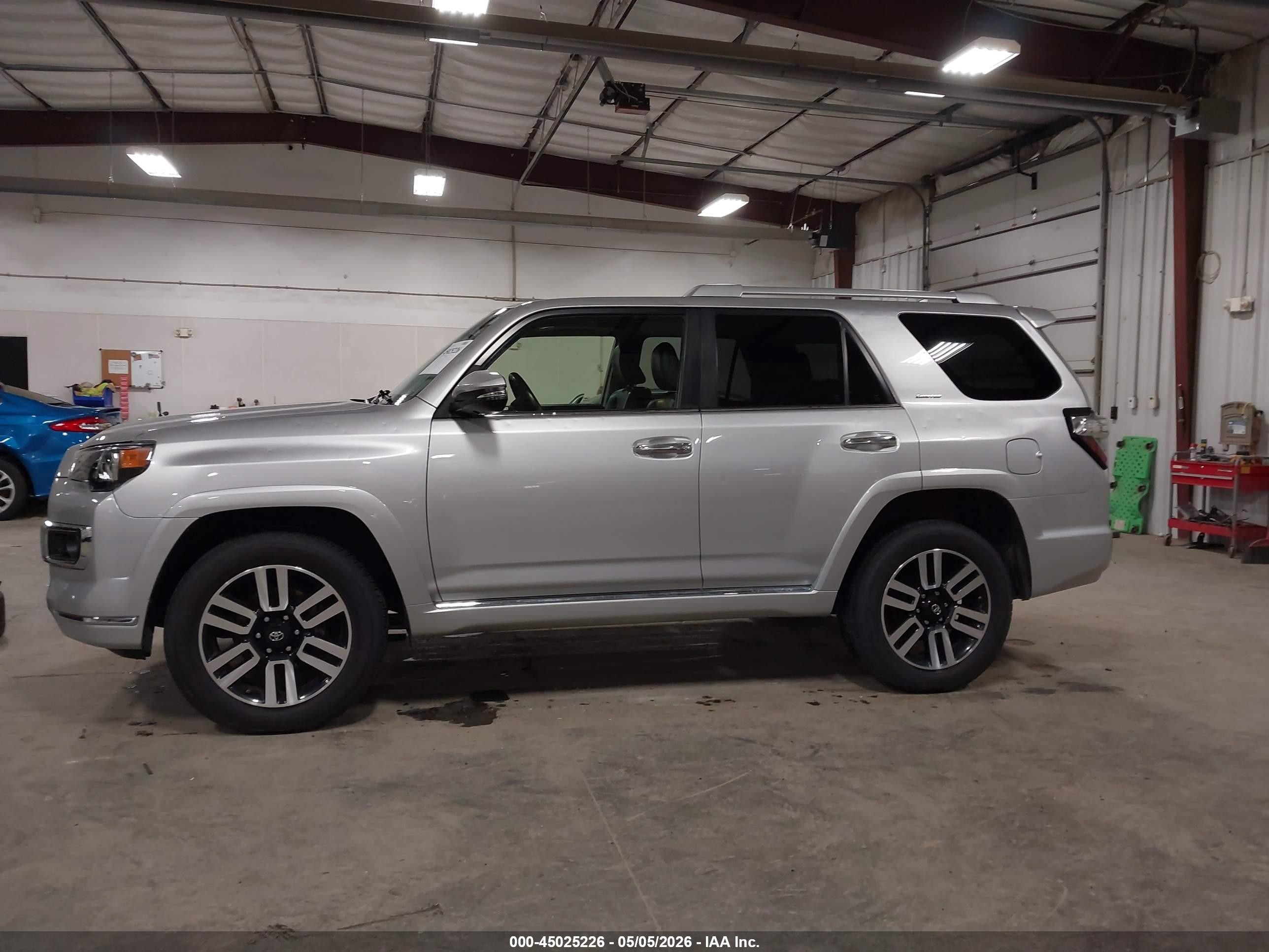 2014 Toyota 4runner Limited Silver vin: JTEBU5JR1E5201080