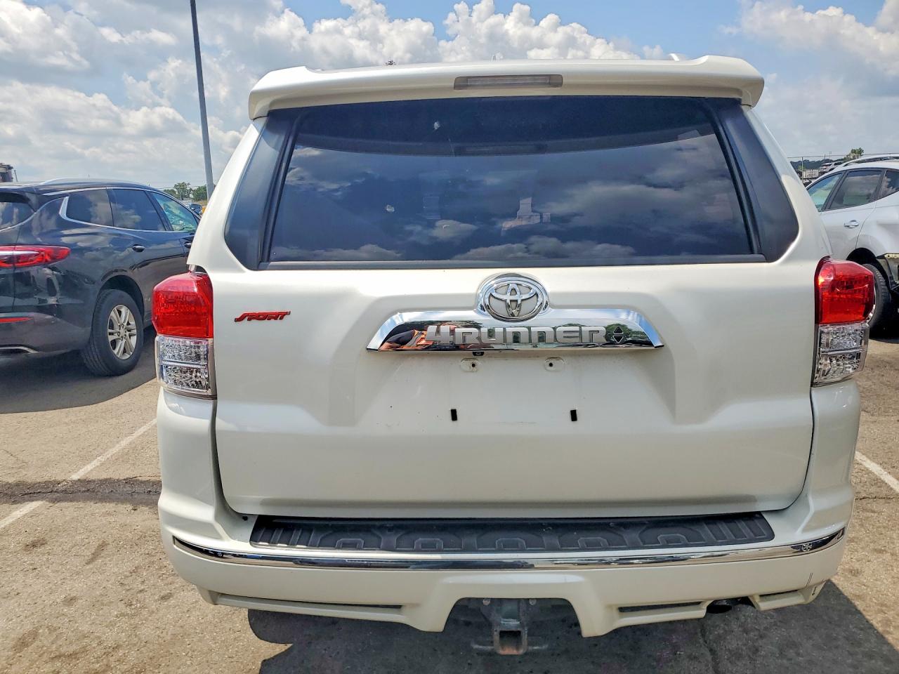 2013 Toyota 4runner Limited White vin: JTEBU5JR2D5126680