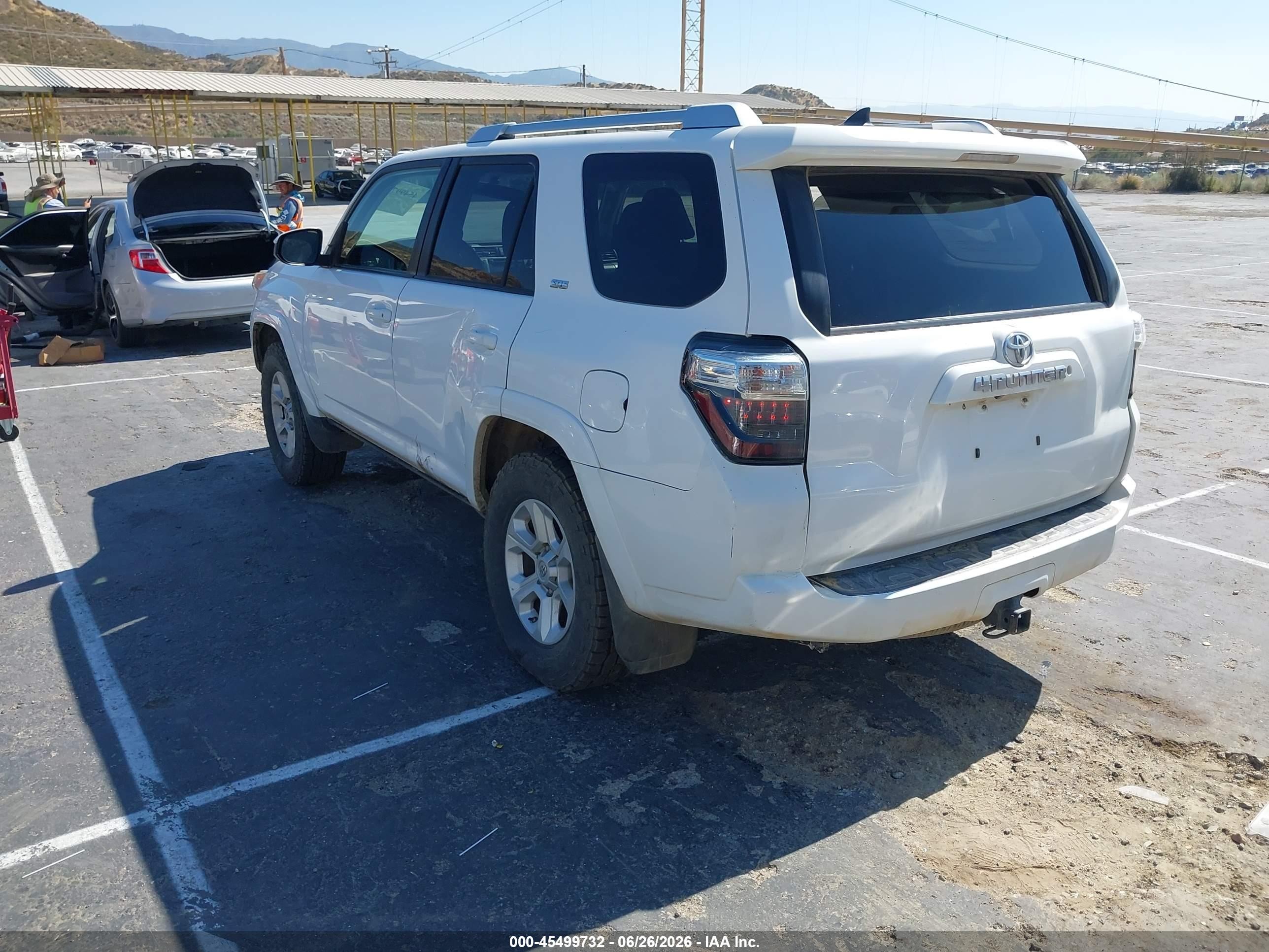 2014 Toyota 4runner Sr5 White vin: JTEBU5JR2E5165688
