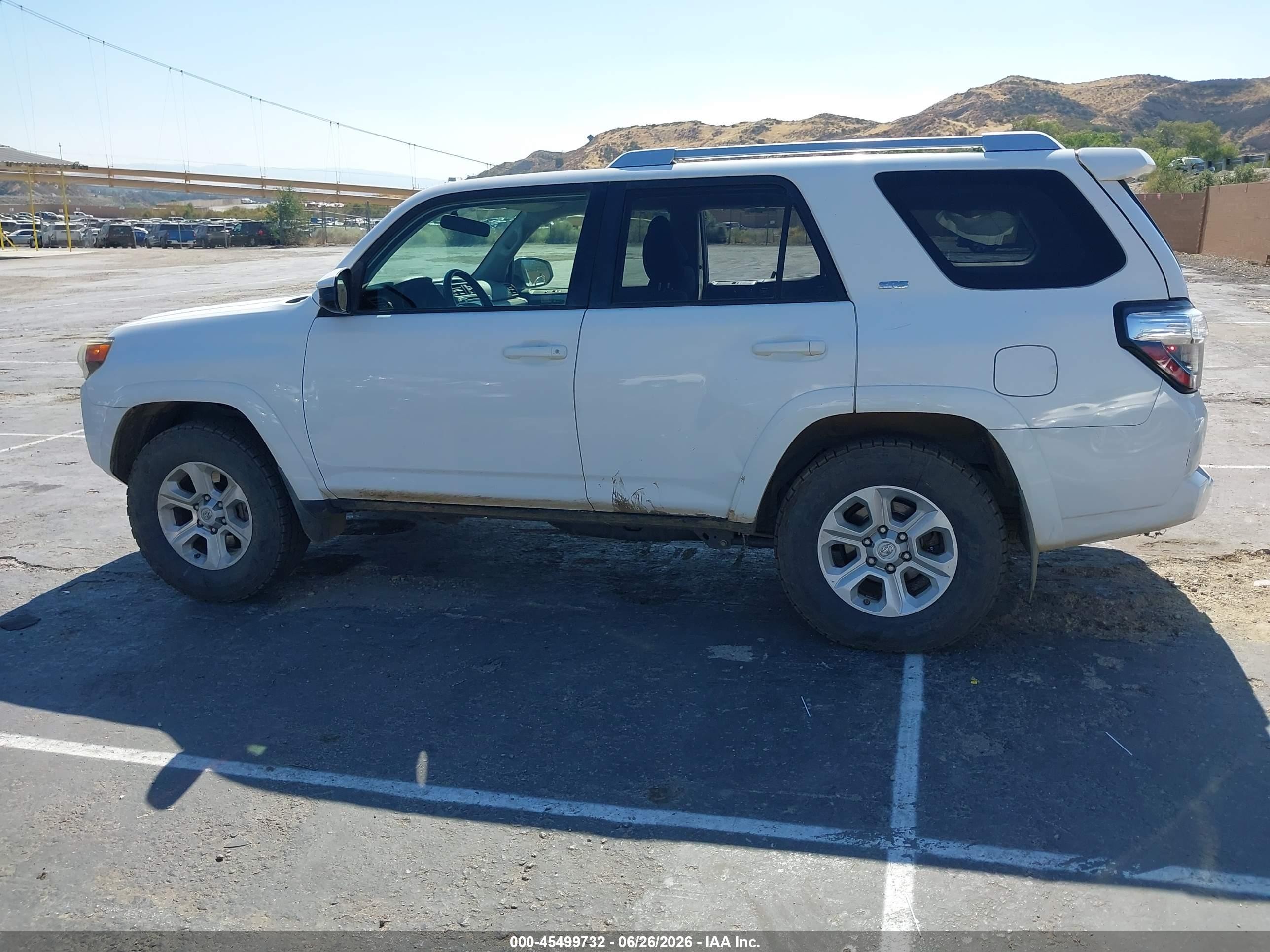 2014 Toyota 4runner Sr5 White vin: JTEBU5JR2E5165688