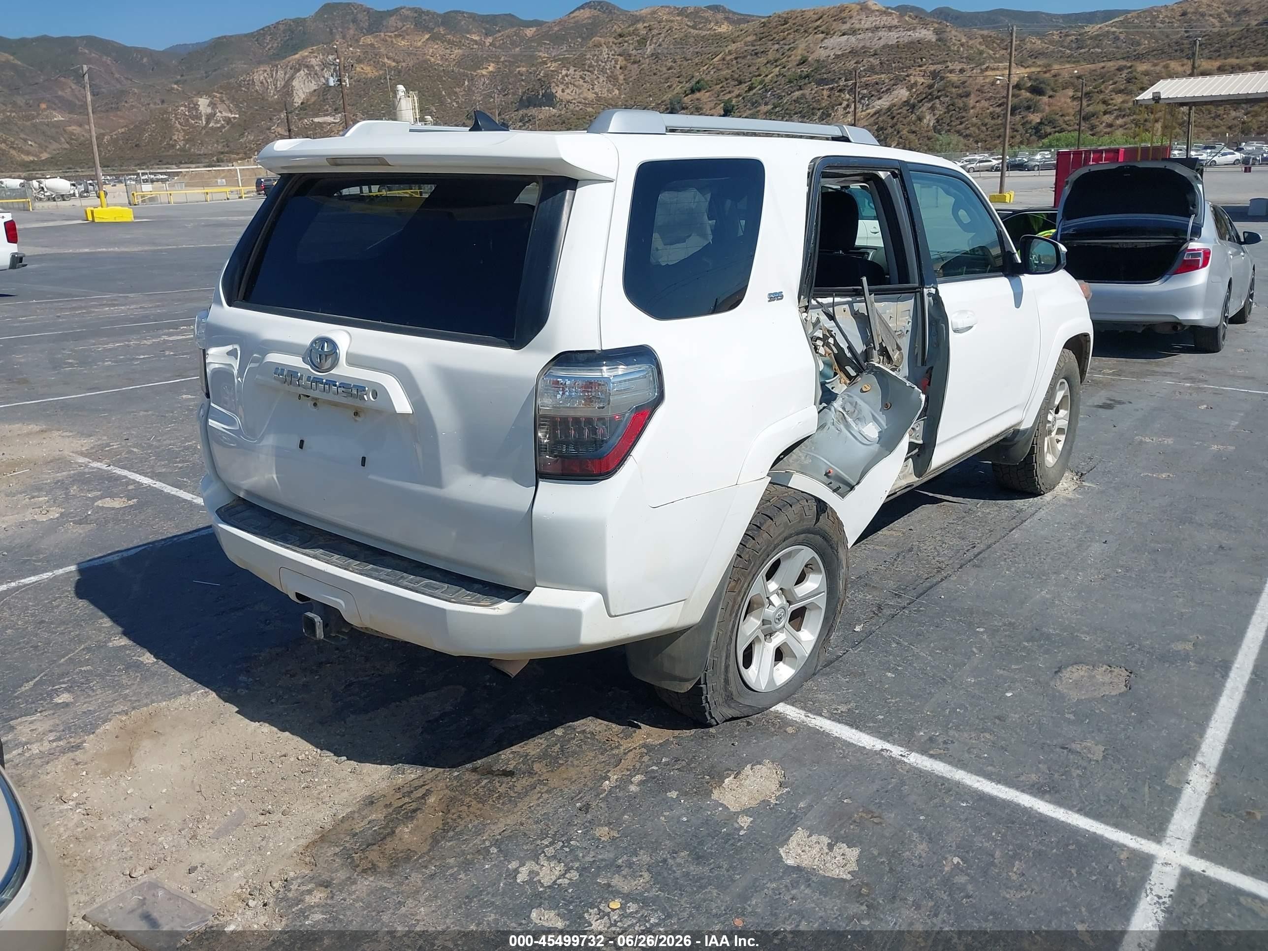 2014 Toyota 4runner Sr5 White vin: JTEBU5JR2E5165688