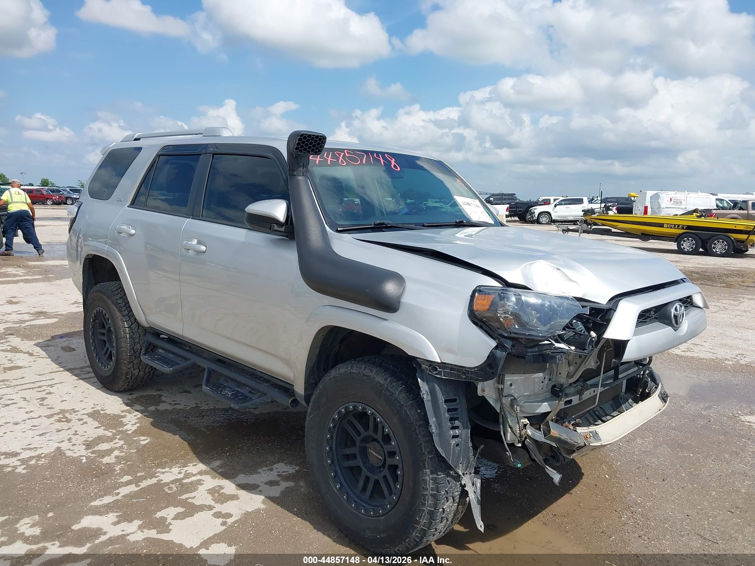 2014 Toyota 4runner Sr5 Silver vin: JTEBU5JR2E5176741