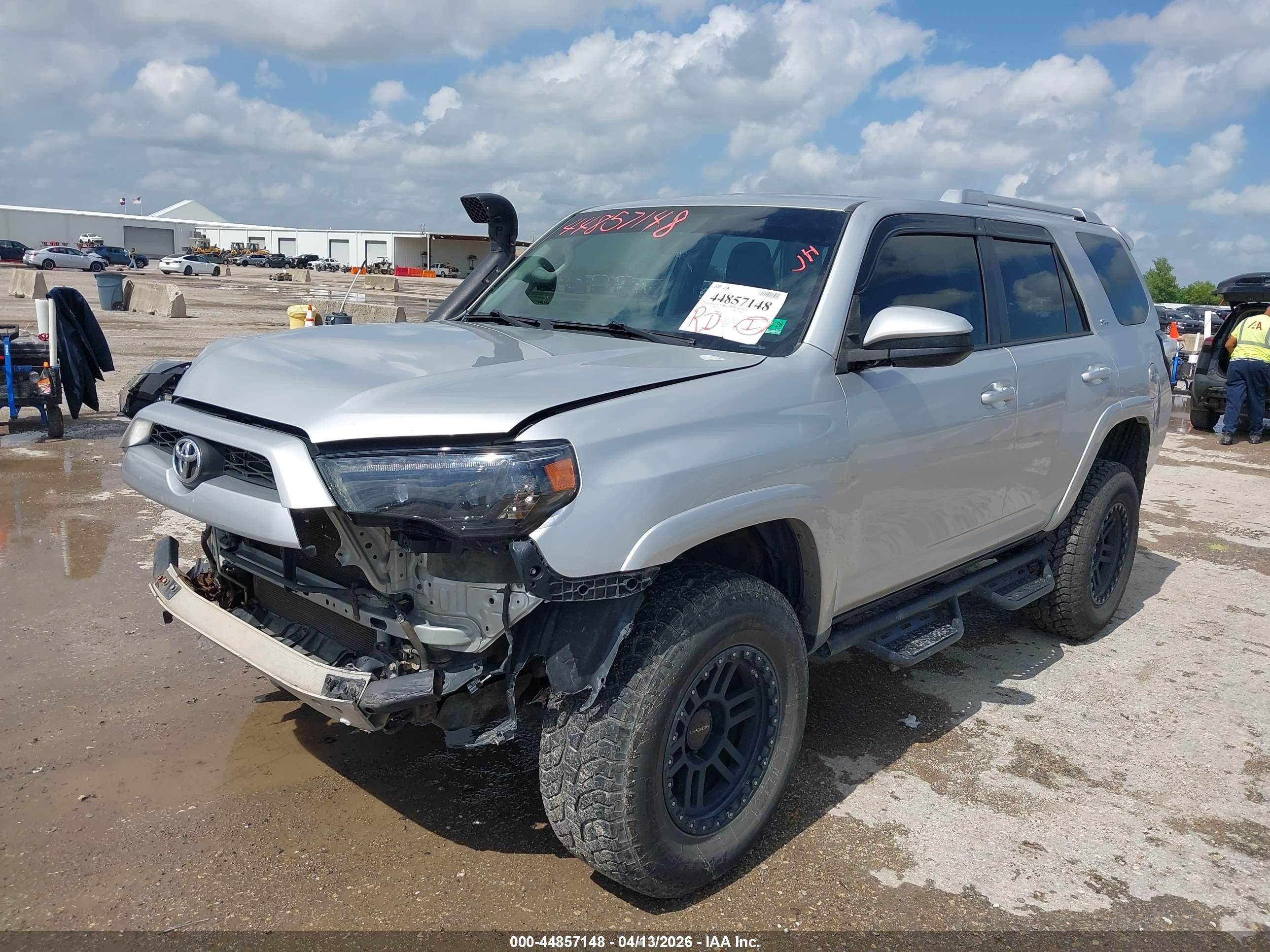 2014 Toyota 4runner Sr5 Silver vin: JTEBU5JR2E5176741