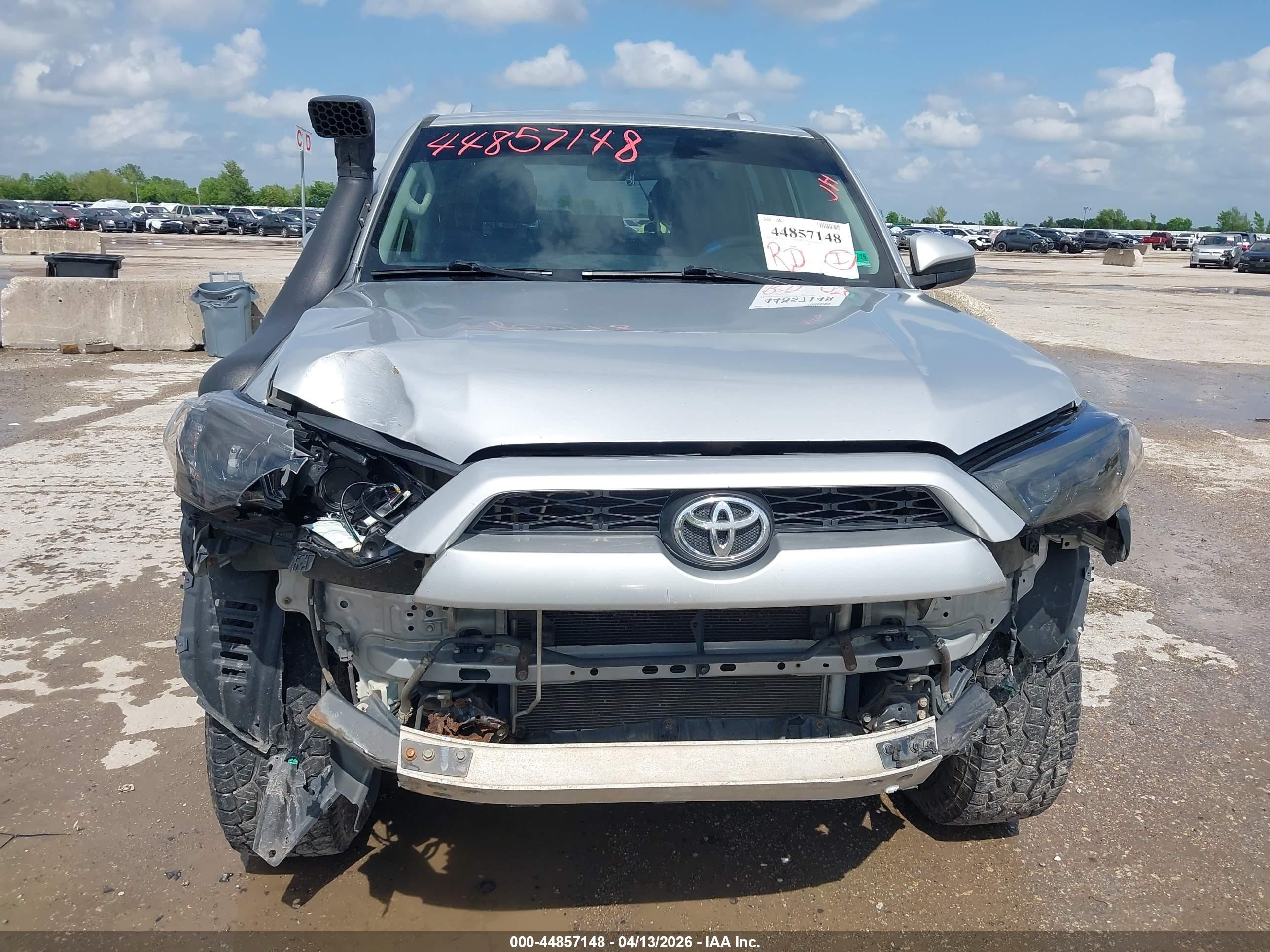 2014 Toyota 4runner Sr5 Silver vin: JTEBU5JR2E5176741