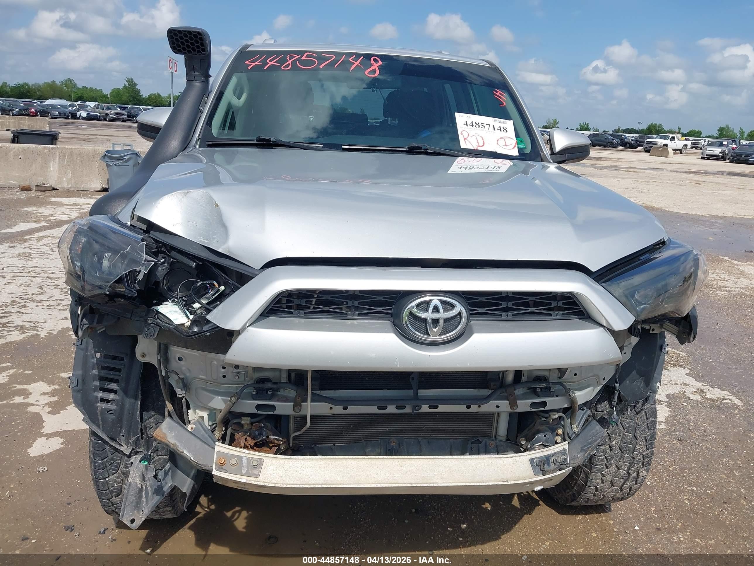 2014 Toyota 4runner Sr5 Silver vin: JTEBU5JR2E5176741