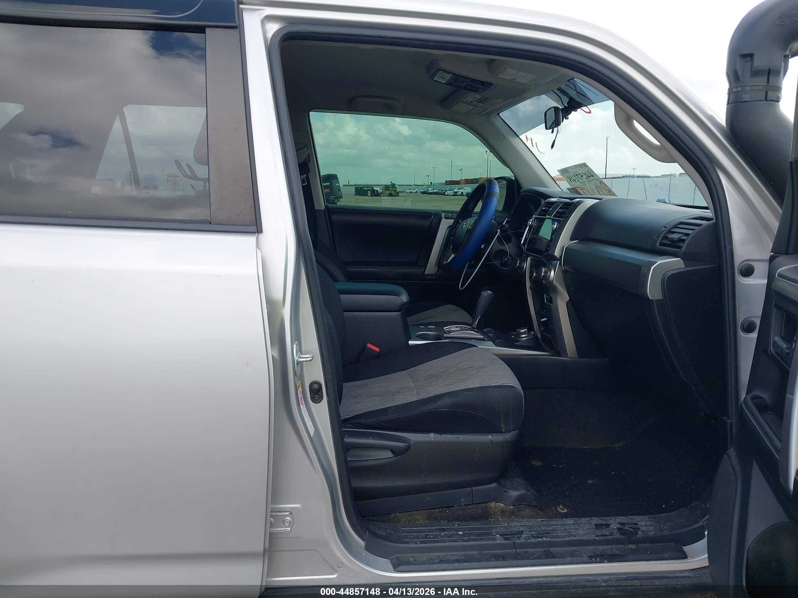 2014 Toyota 4runner Sr5 Silver vin: JTEBU5JR2E5176741