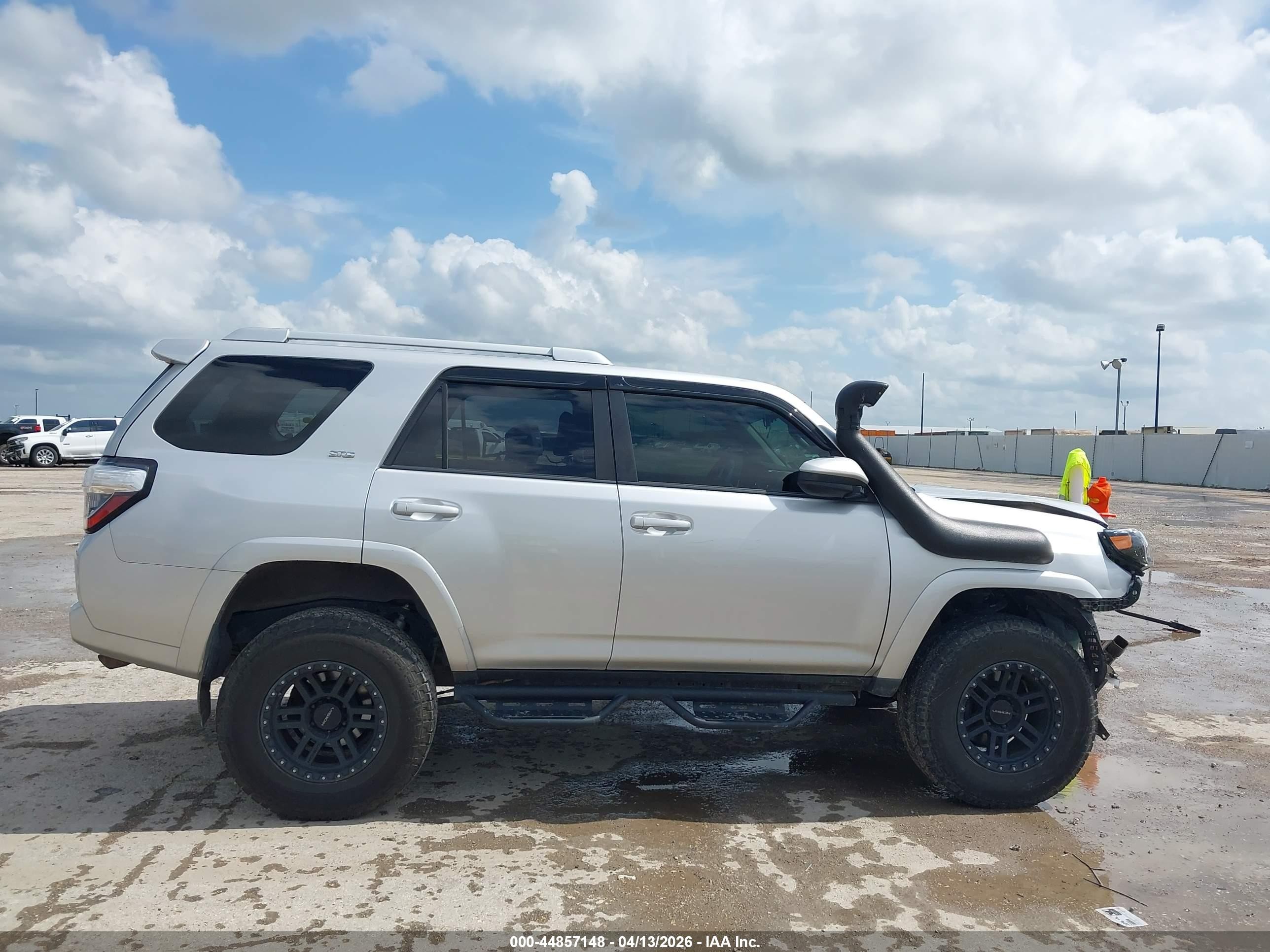 2014 Toyota 4runner Sr5 Silver vin: JTEBU5JR2E5176741