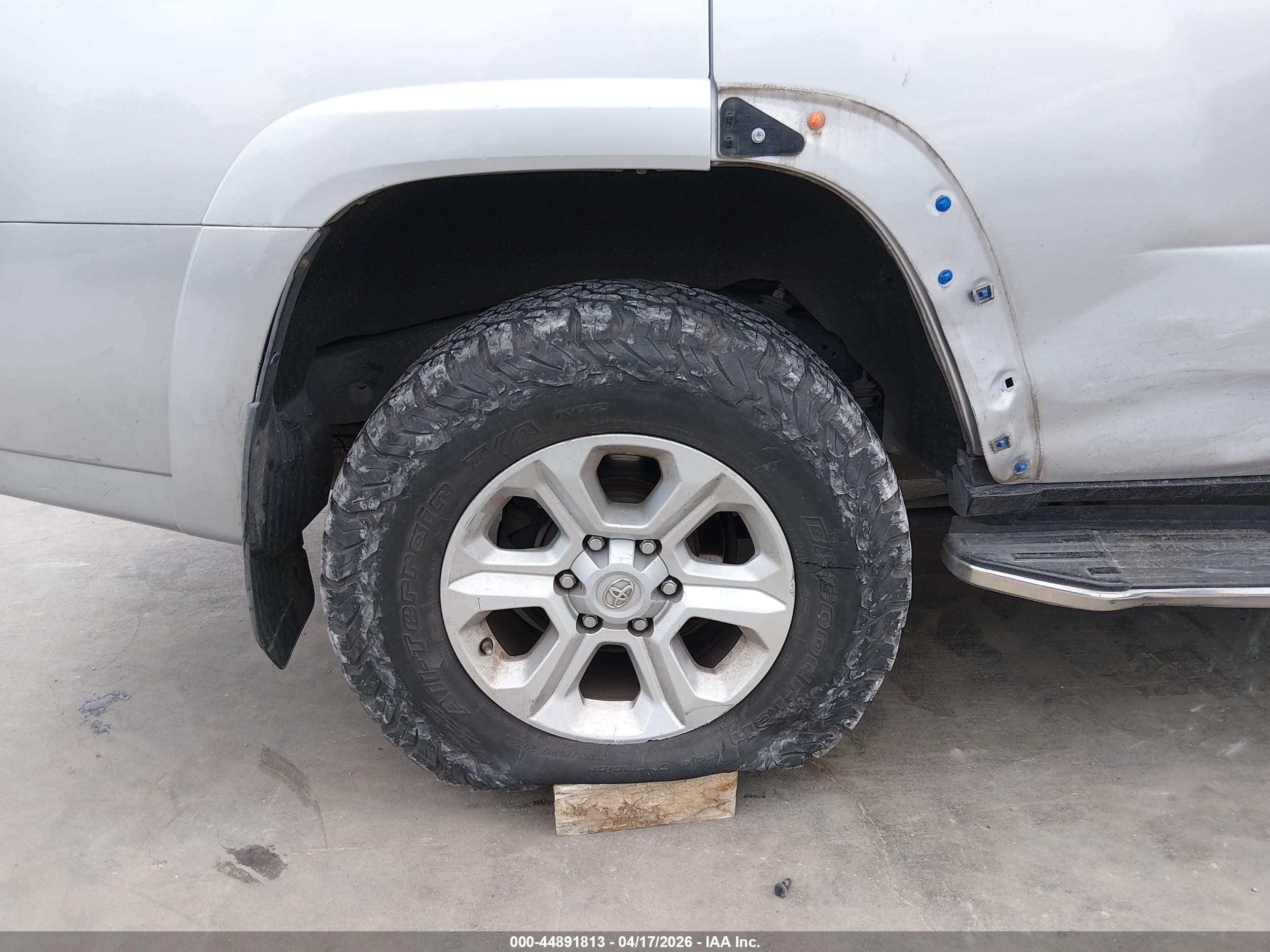 2015 Toyota 4runner Sr5 Silver vin: JTEBU5JR2F5265274