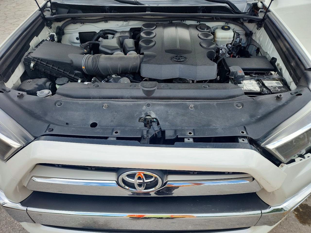 2018 Toyota 4runner Limited White vin: JTEBU5JR2J5600686