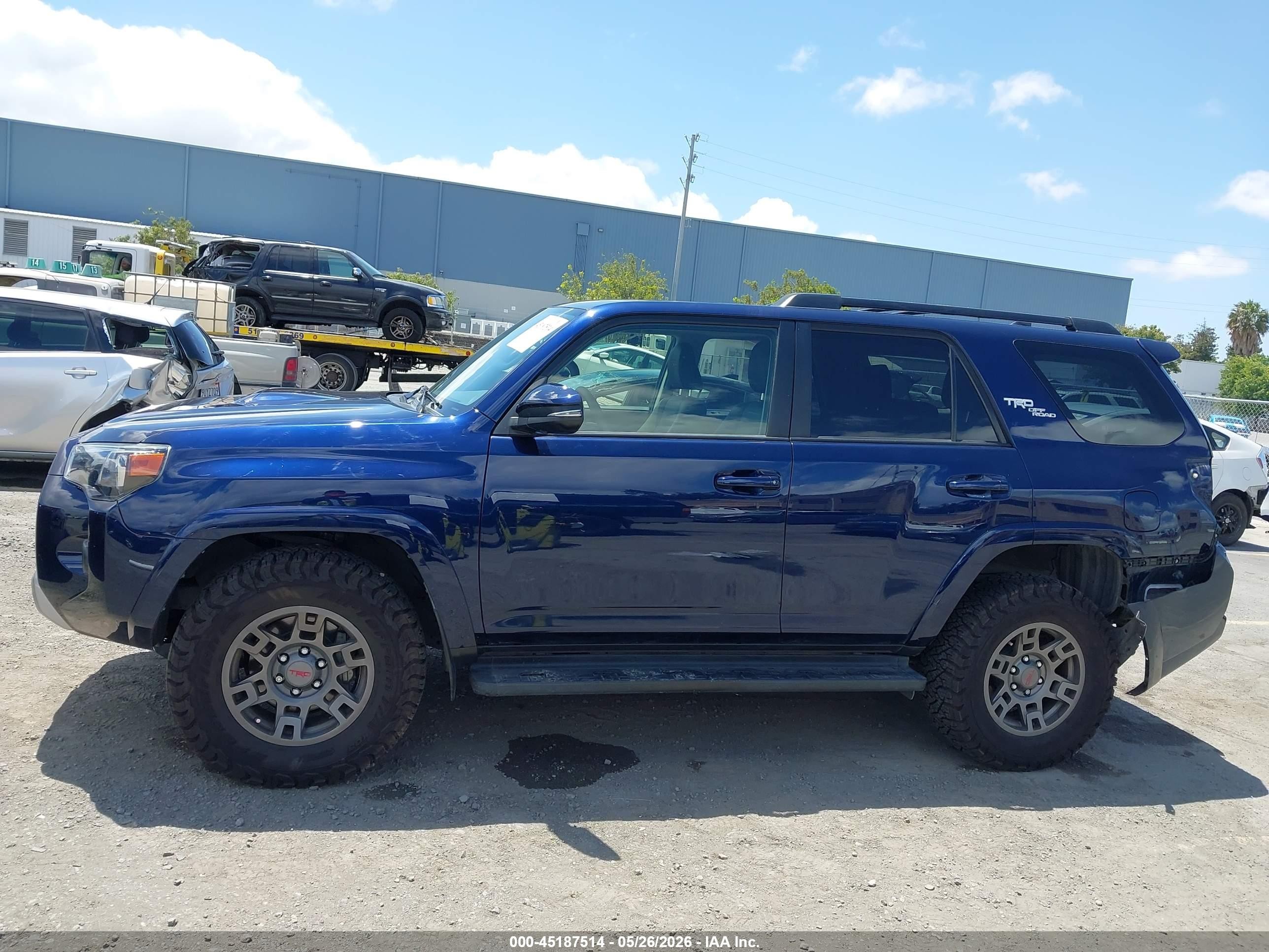 2020 Toyota 4runner Trd Off Road Premium Blue vin: JTEBU5JR2L5831560
