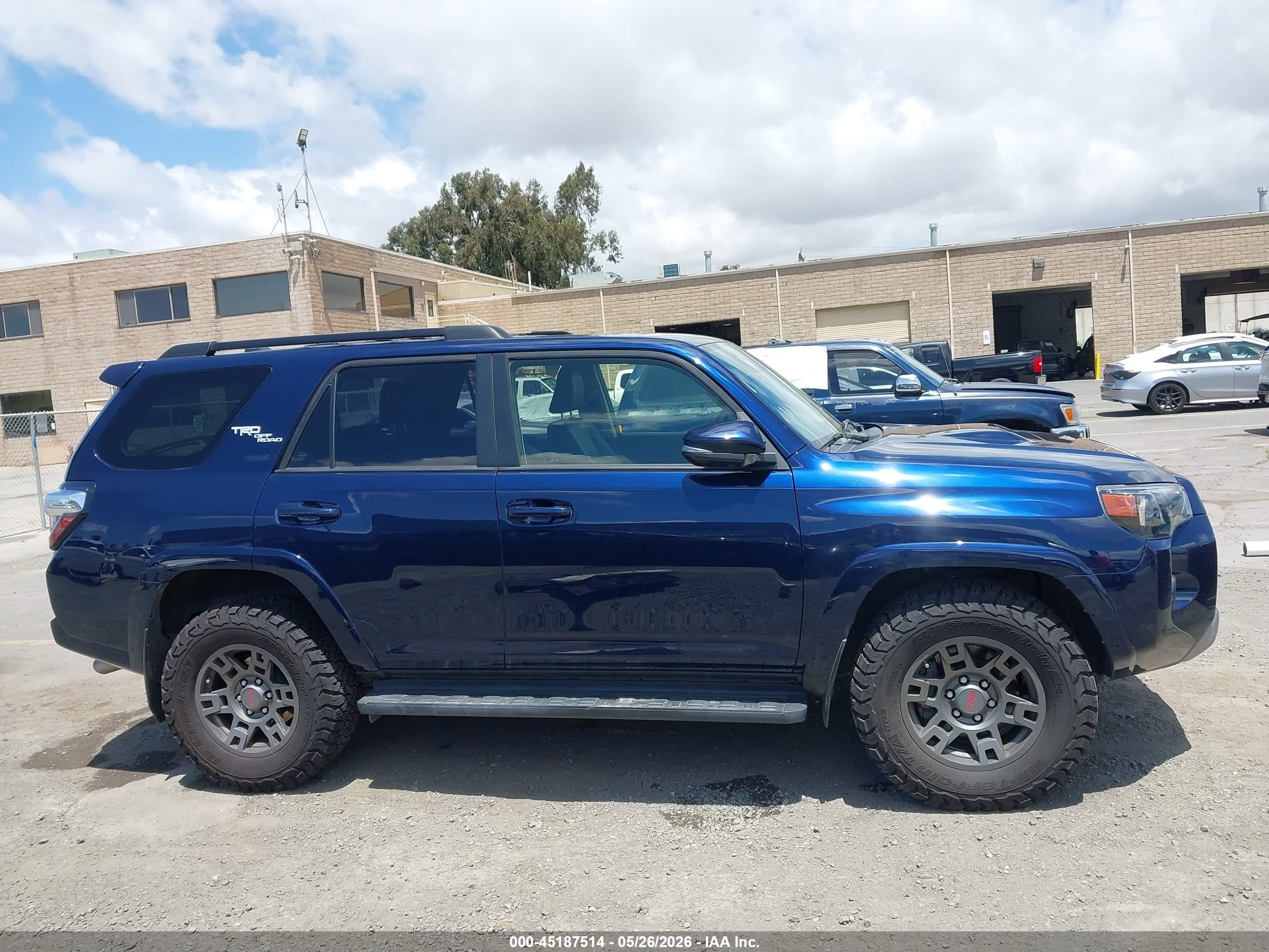 2020 Toyota 4runner Trd Off Road Premium Blue vin: JTEBU5JR2L5831560