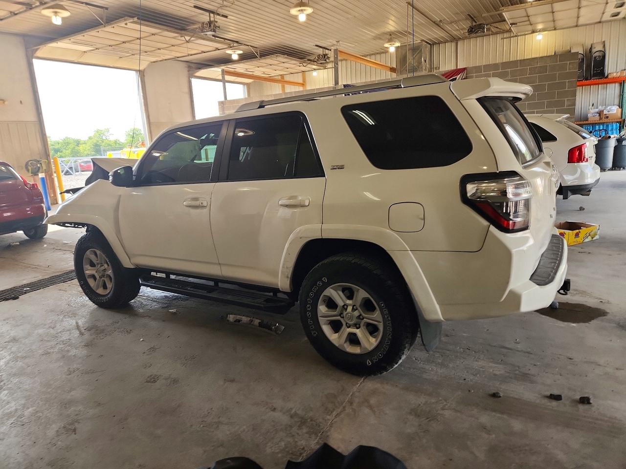 2014 Toyota 4runner Sr5 White vin: JTEBU5JR3E5171127