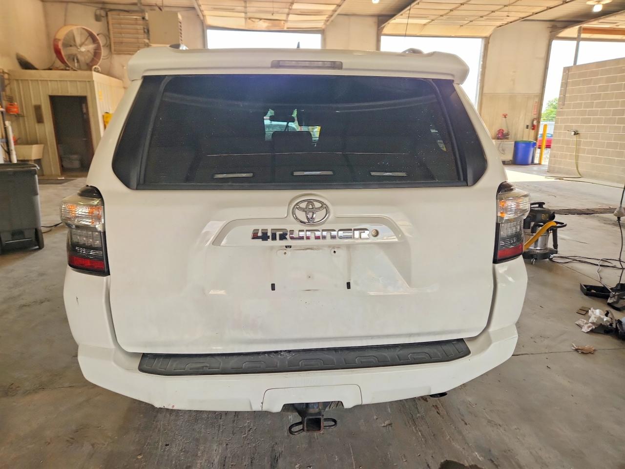 2014 Toyota 4runner Sr5 White vin: JTEBU5JR3E5171127