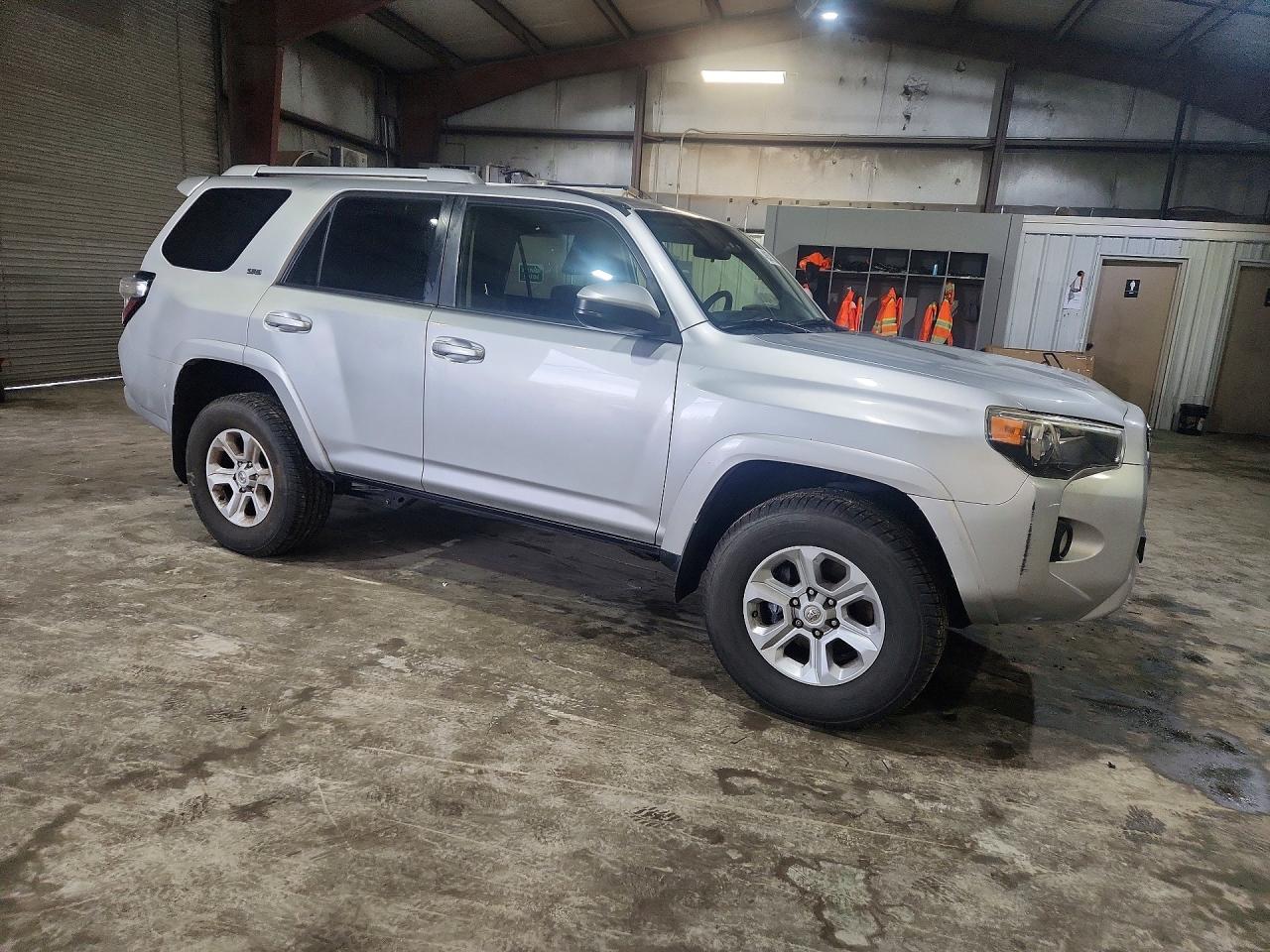 2014 Toyota 4runner Sr5 Silver vin: JTEBU5JR3E5176070