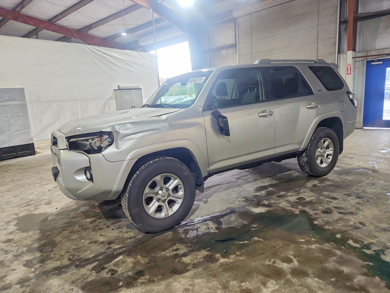 2014 Toyota 4runner Sr5 Silver vin: JTEBU5JR3E5176070