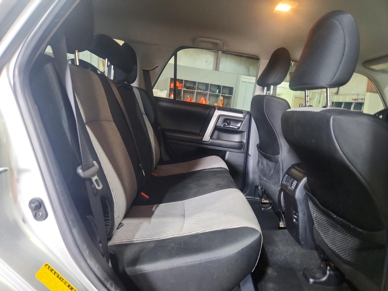2014 Toyota 4runner Sr5 Silver vin: JTEBU5JR3E5176070