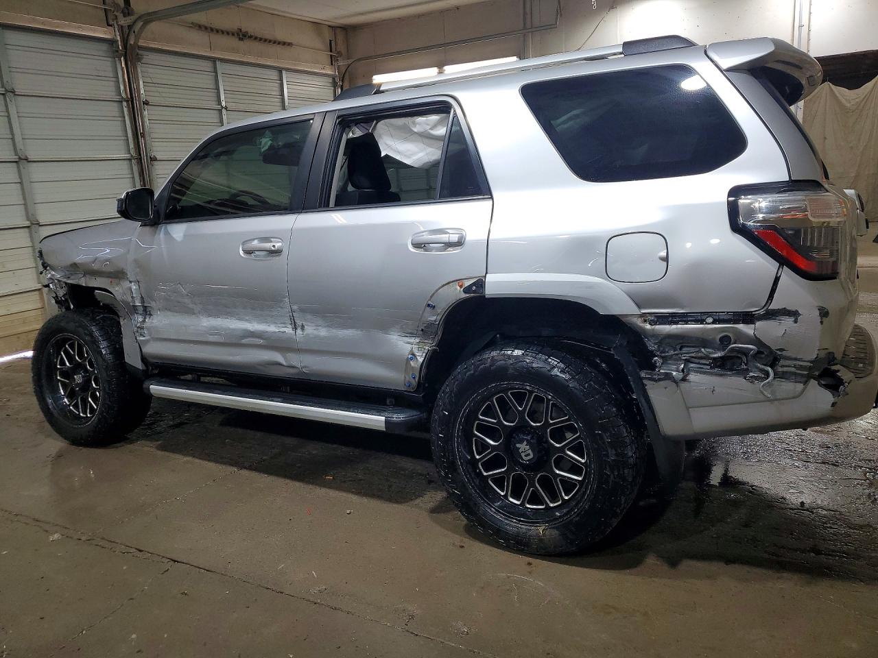 2016 Toyota 4runner Sr5 Silver vin: JTEBU5JR3G5345524