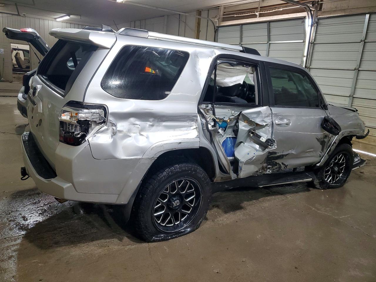2016 Toyota 4runner Sr5 Silver vin: JTEBU5JR3G5345524