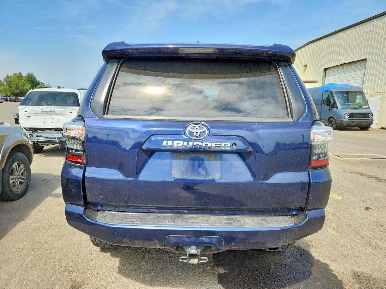2018 Toyota 4runner Sr5 Blue vin: JTEBU5JR3J5604195