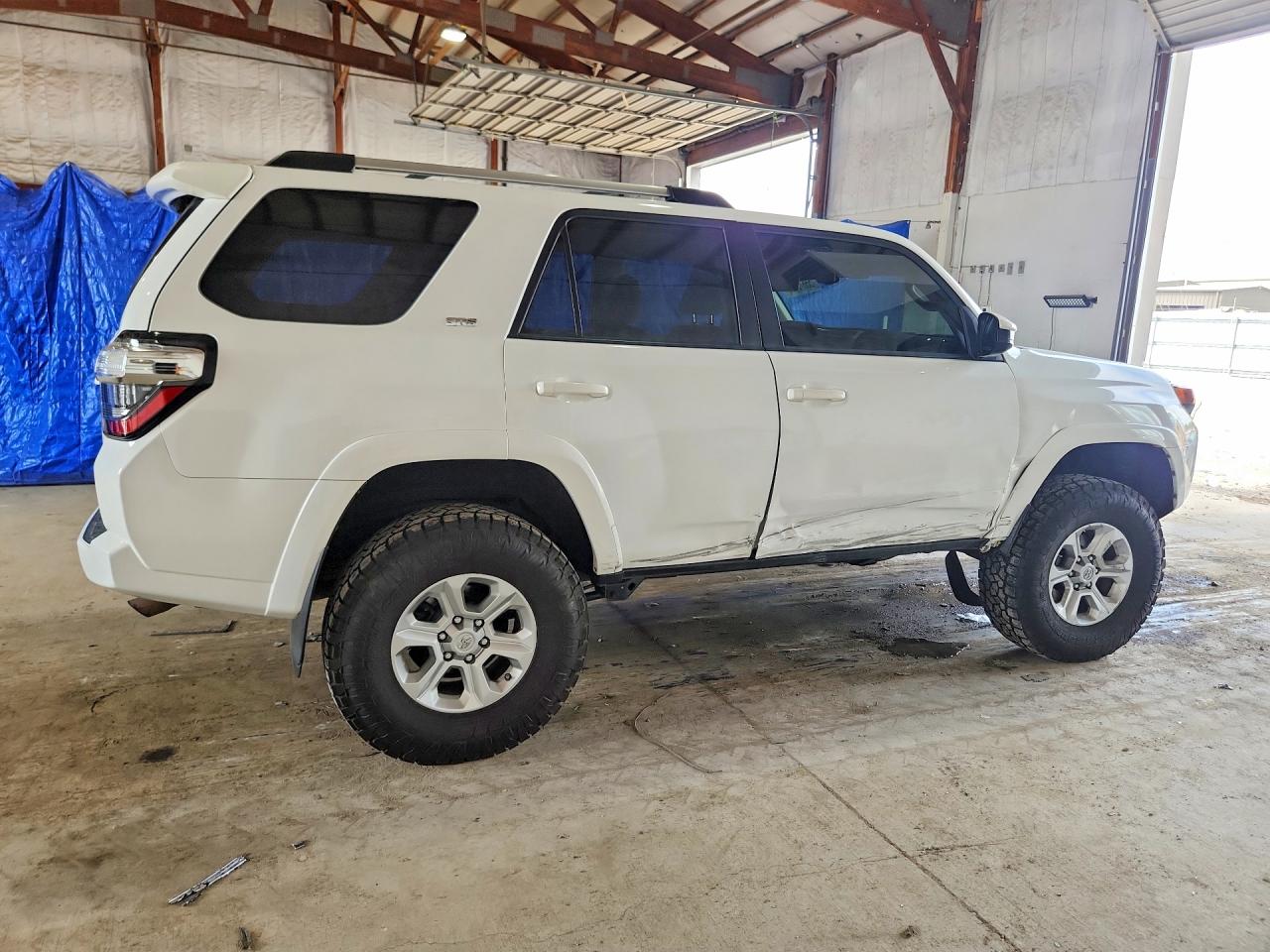 2020 Toyota 4runner Sr5 White vin: JTEBU5JR3L5802360