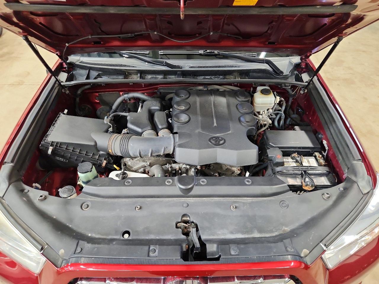 2012 Toyota 4runner Sr5 Red vin: JTEBU5JR4C5108342