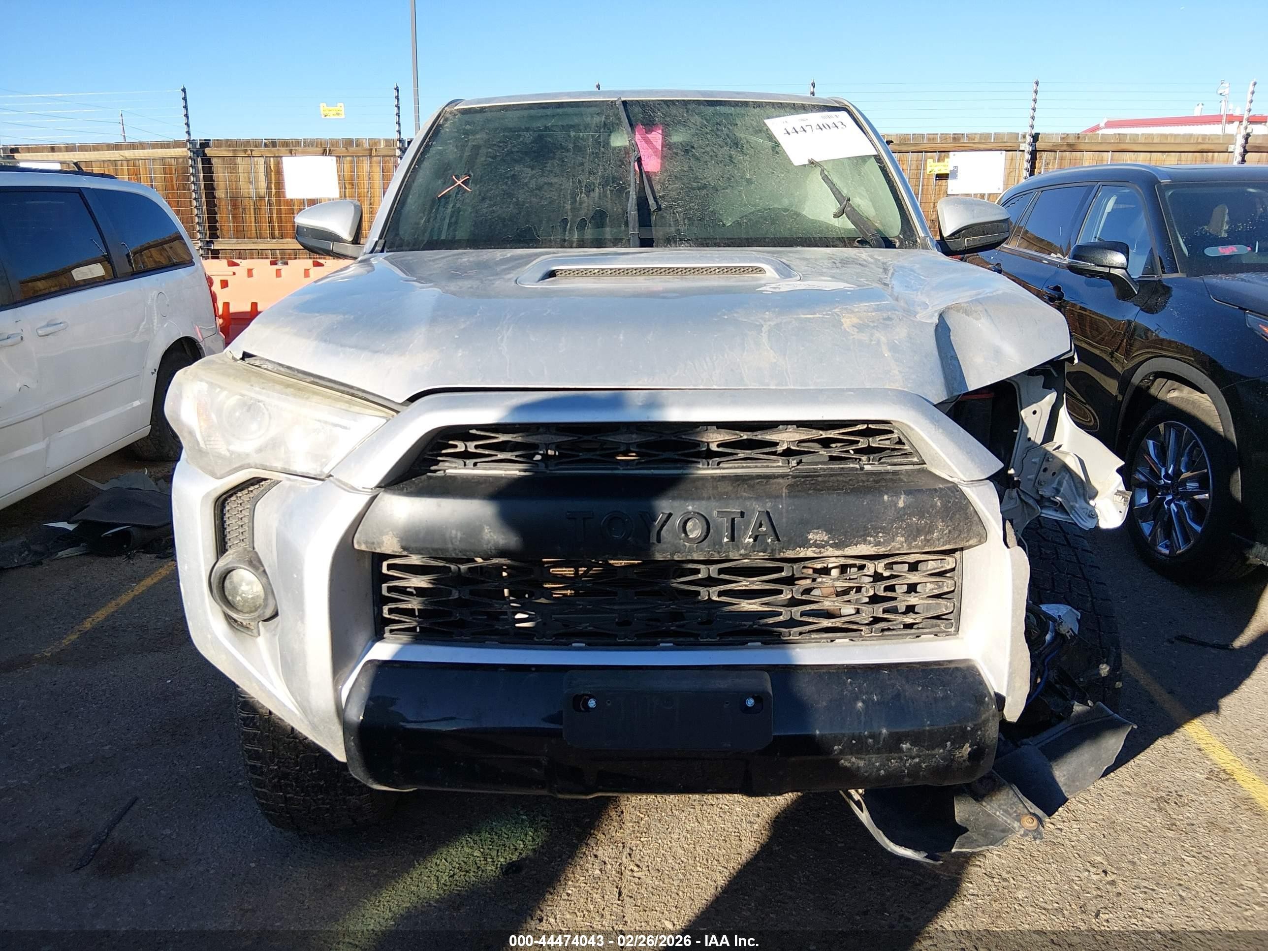 2014 Toyota 4runner Trail Silver vin: JTEBU5JR4E5173372