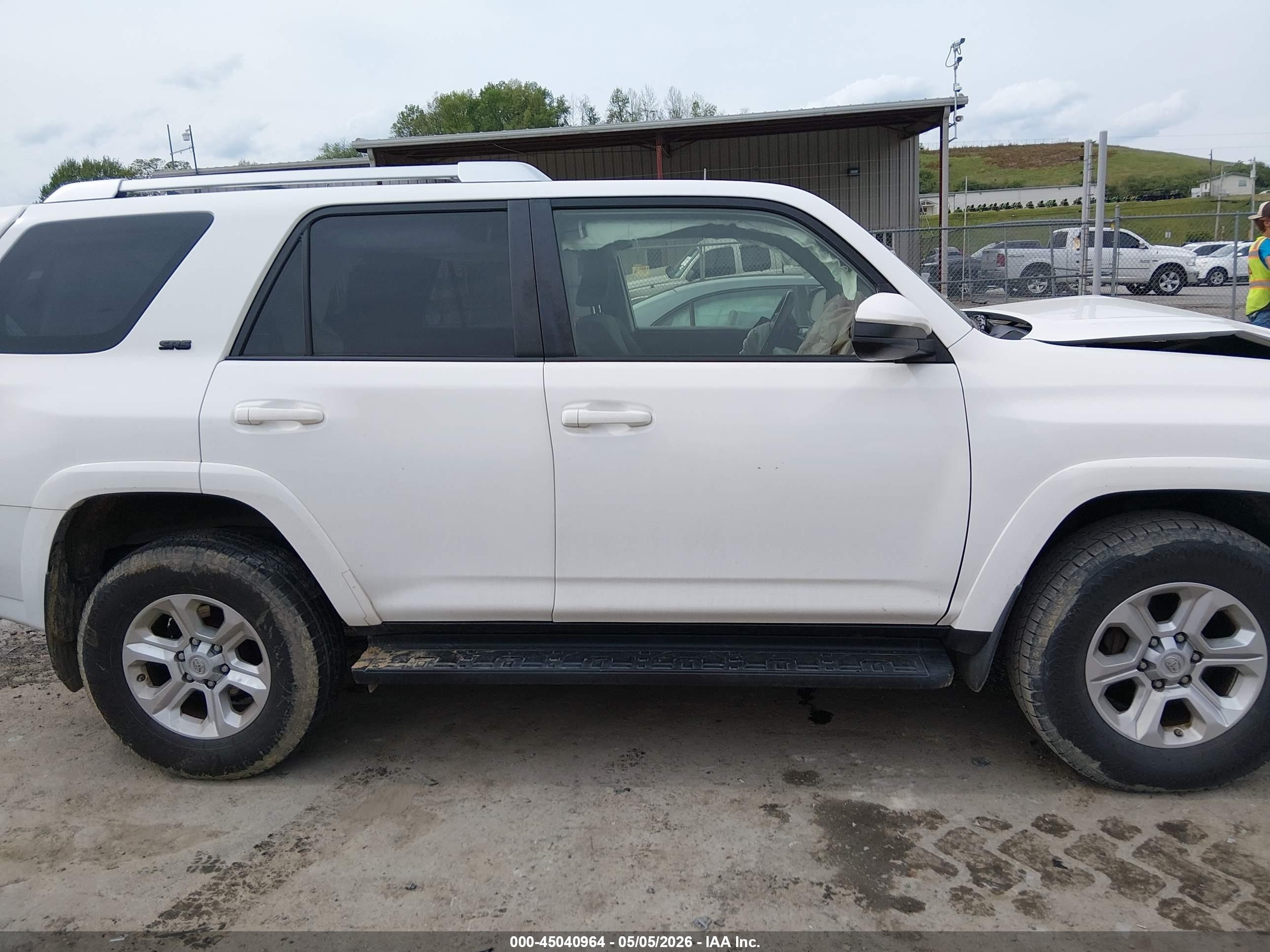 2014 Toyota 4runner Sr5 White vin: JTEBU5JR4E5190253