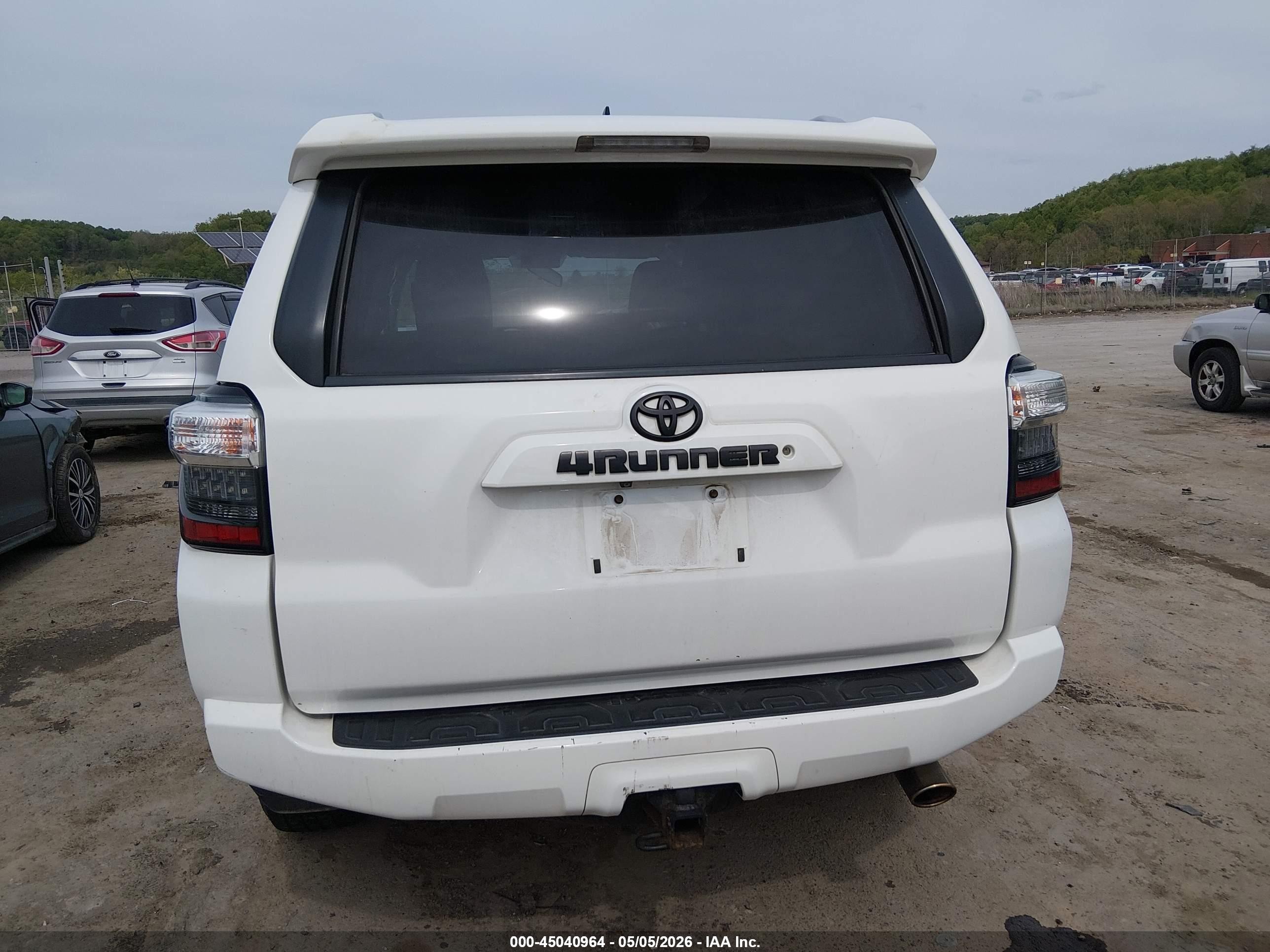 2014 Toyota 4runner Sr5 White vin: JTEBU5JR4E5190253