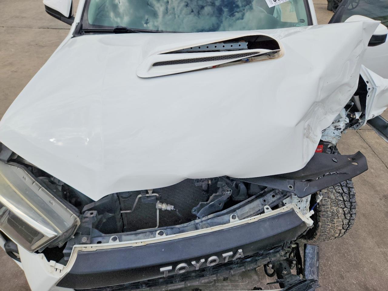2015 Toyota 4runner White vin: JTEBU5JR4F5232762