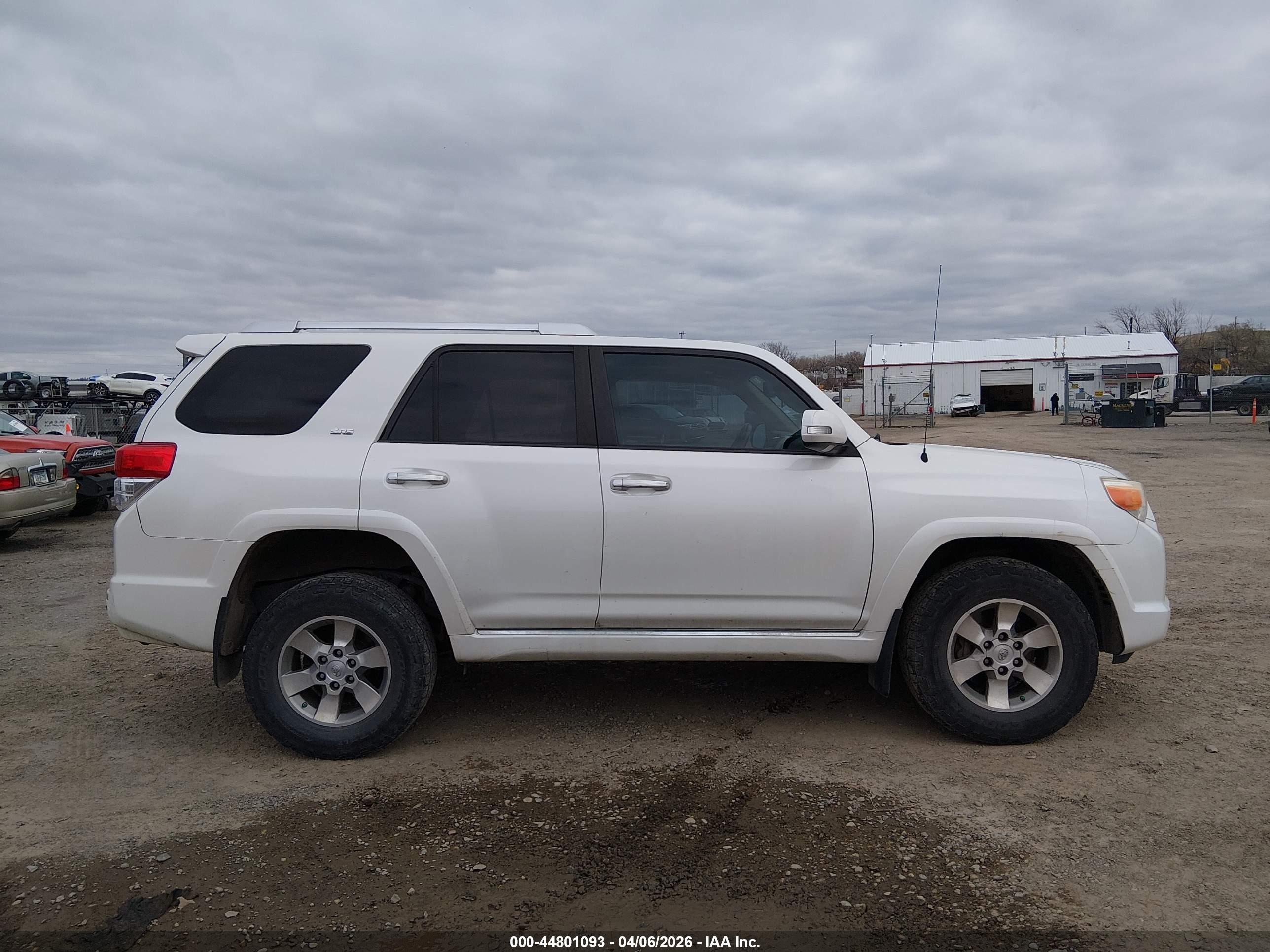 2011 Toyota 4runner Sr5 V6 White vin: JTEBU5JR5B5072496
