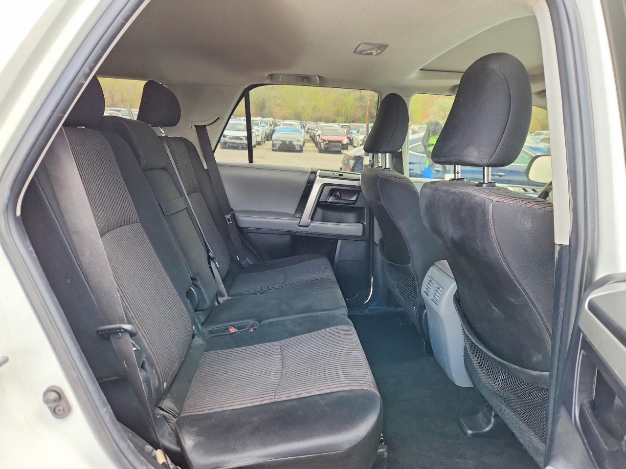 2013 Toyota 4runner Sr5 White vin: JTEBU5JR5D5128519