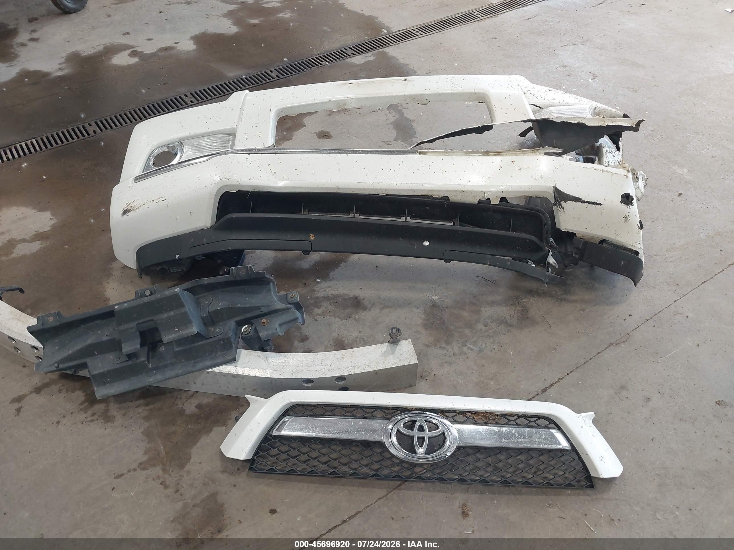2010 Toyota 4runner Sr5 V6 White vin: JTEBU5JR6A5002259
