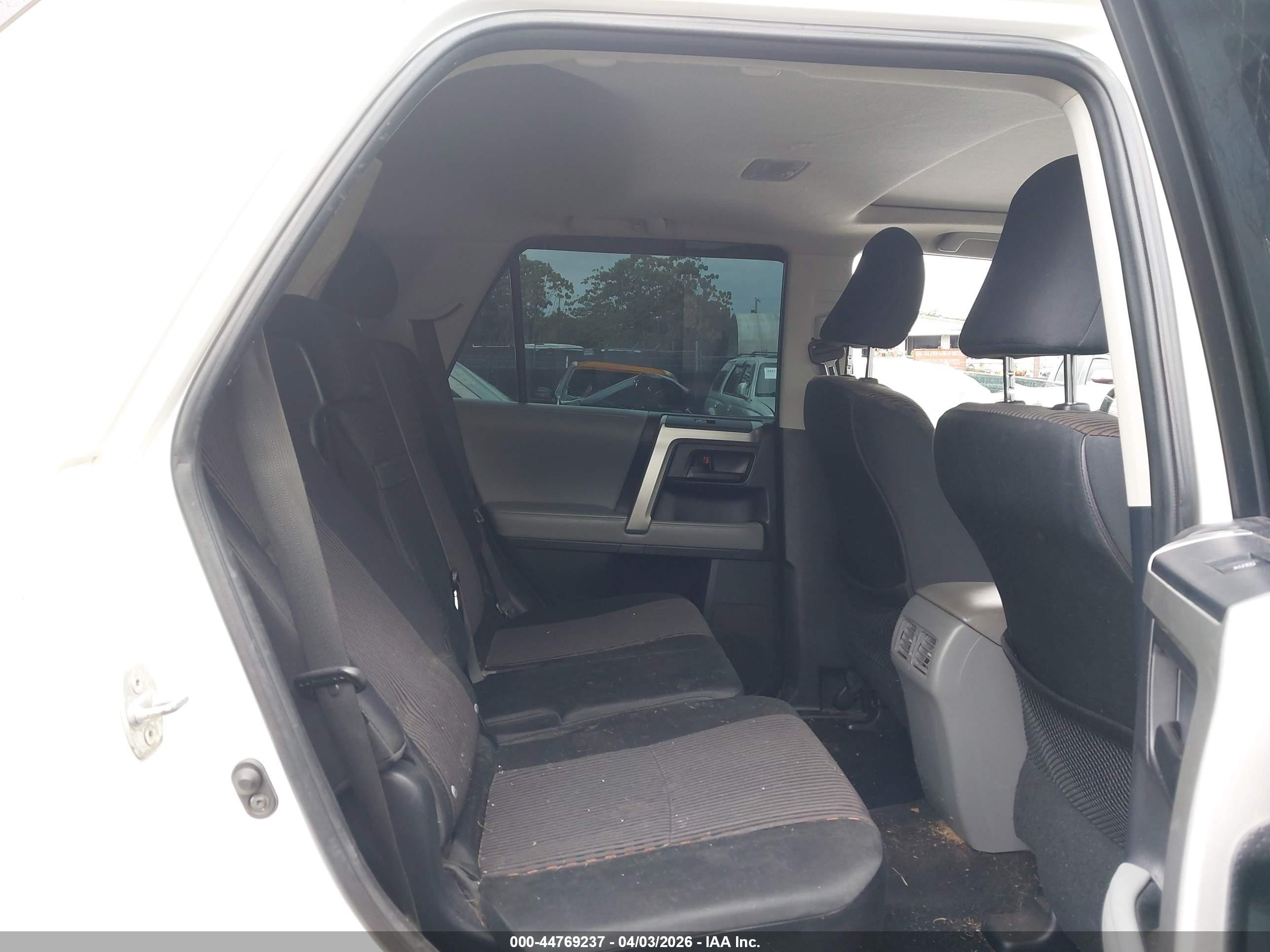 2013 Toyota 4runner Sr5 White vin: JTEBU5JR6D5140565