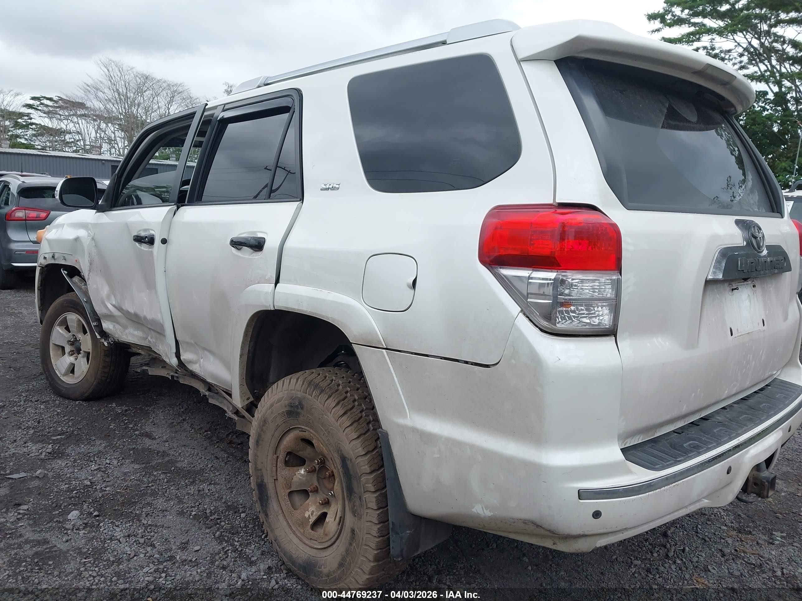 2013 Toyota 4runner Sr5 White vin: JTEBU5JR6D5140565