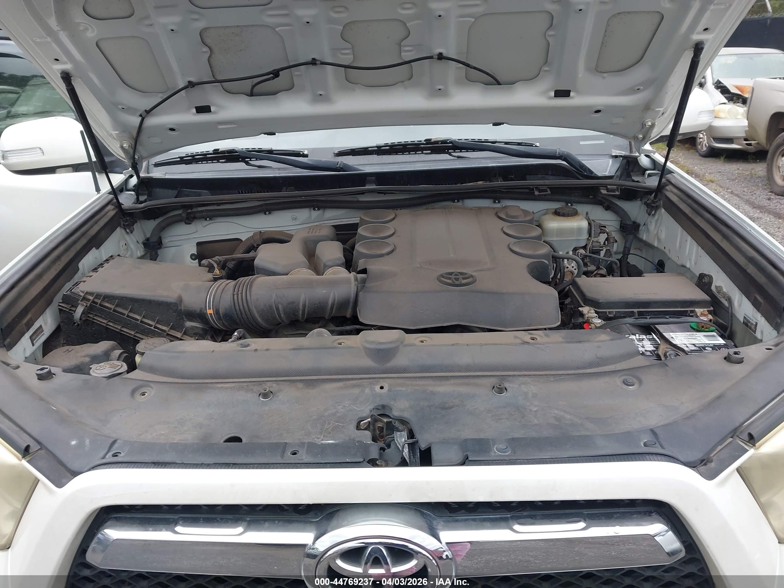 2013 Toyota 4runner Sr5 White vin: JTEBU5JR6D5140565