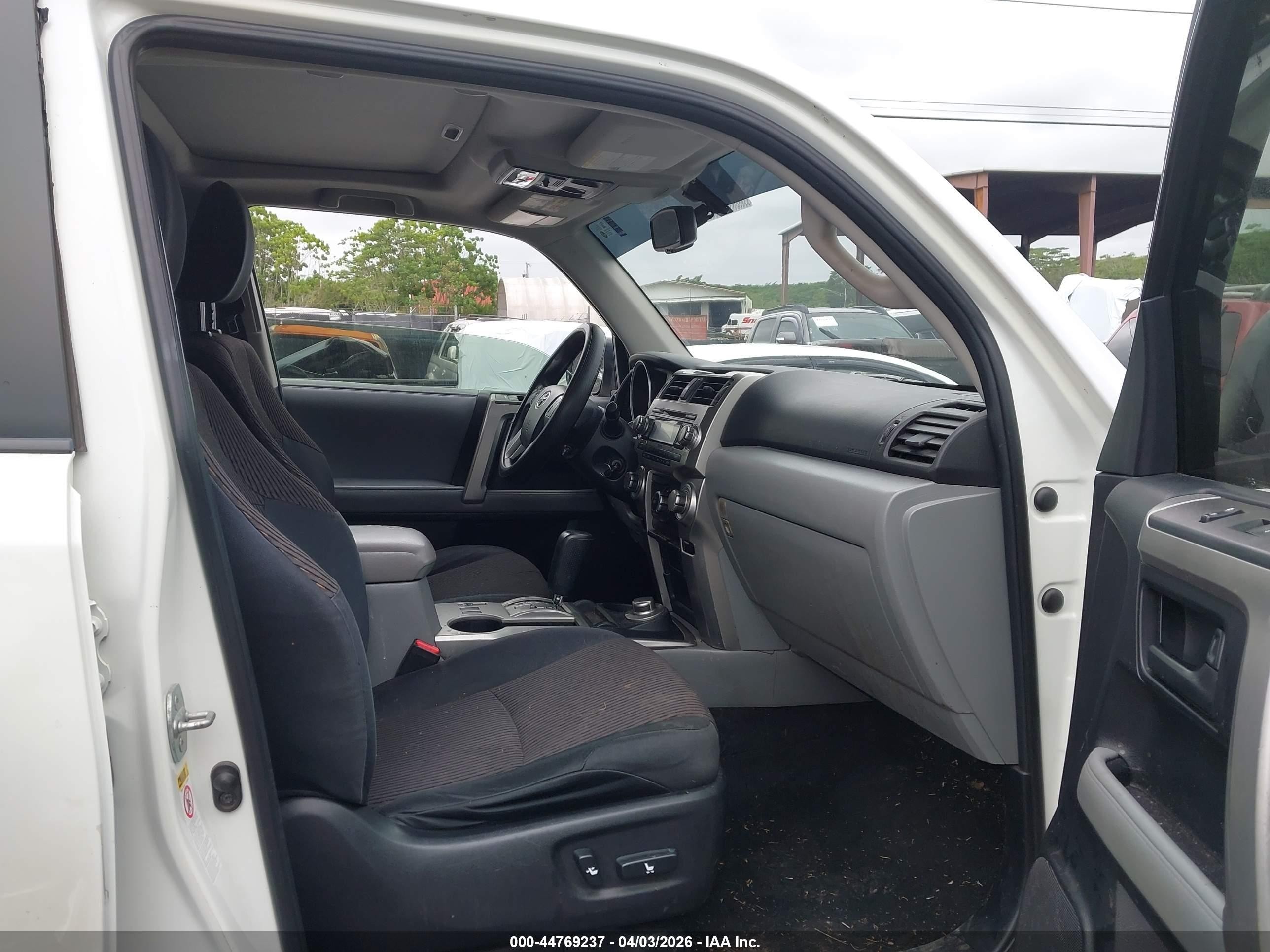 2013 Toyota 4runner Sr5 White vin: JTEBU5JR6D5140565