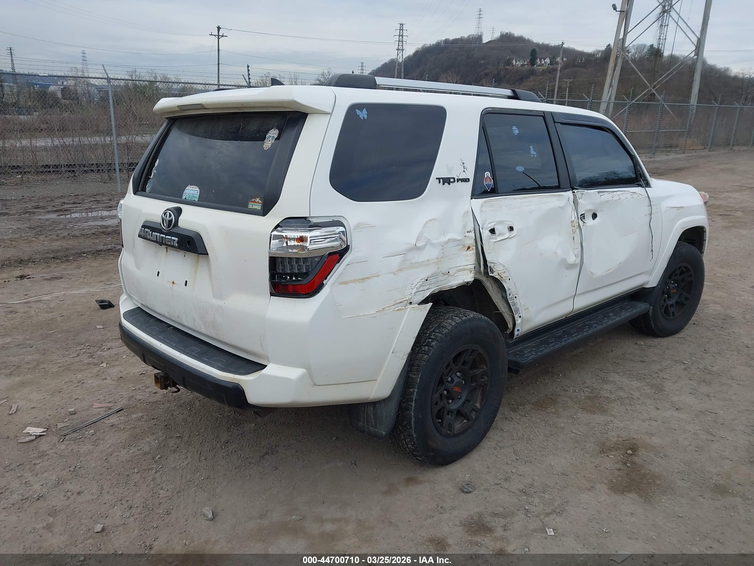 2015 Toyota 4runner Trd Pro White vin: JTEBU5JR6F5203943