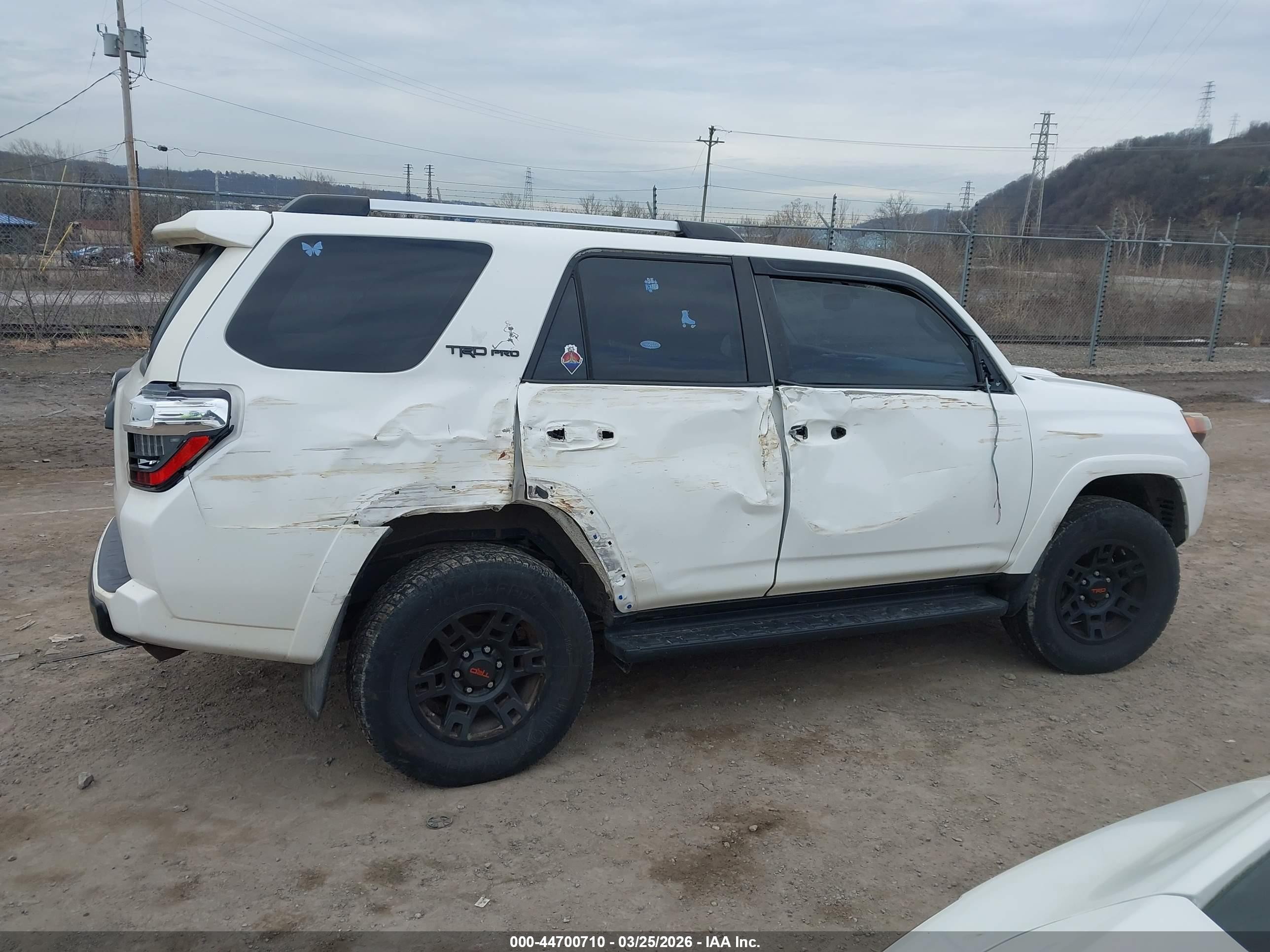 2015 Toyota 4runner Trd Pro White vin: JTEBU5JR6F5203943