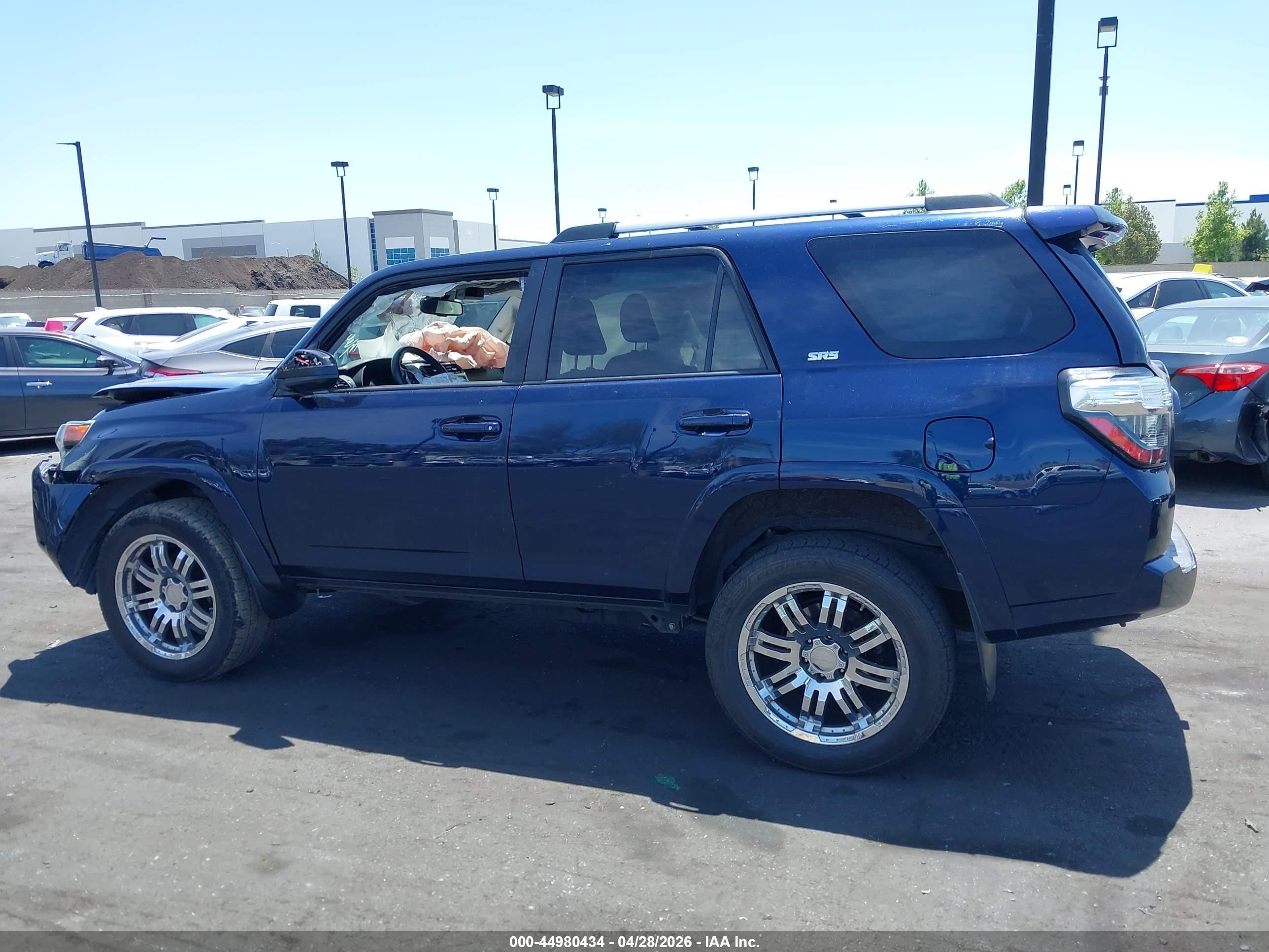 2020 Toyota 4runner Sr5 Blue vin: JTEBU5JR6L5791015
