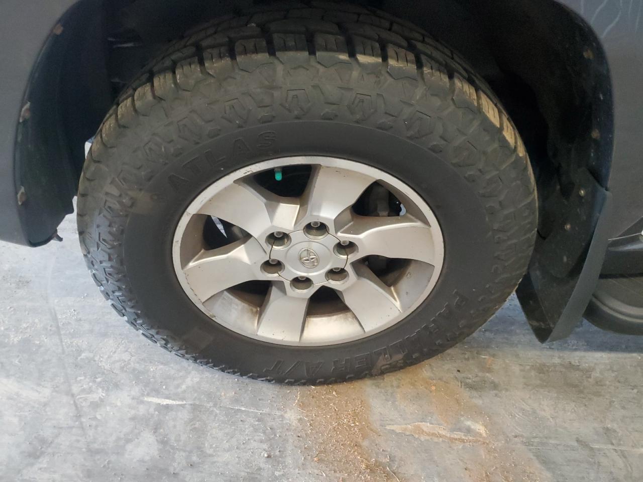 2012 Toyota 4runner Sr5 Угольный vin: JTEBU5JR7C5086143 Damage: Left Front Wheel, Curb Rash, 4 To 5 Inches