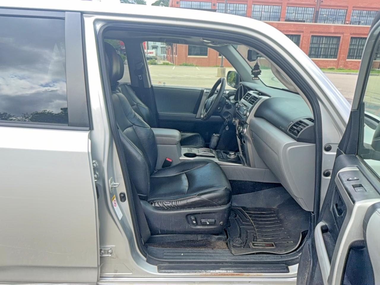 2013 Toyota 4runner Sr5 Silver vin: JTEBU5JR7D5129977