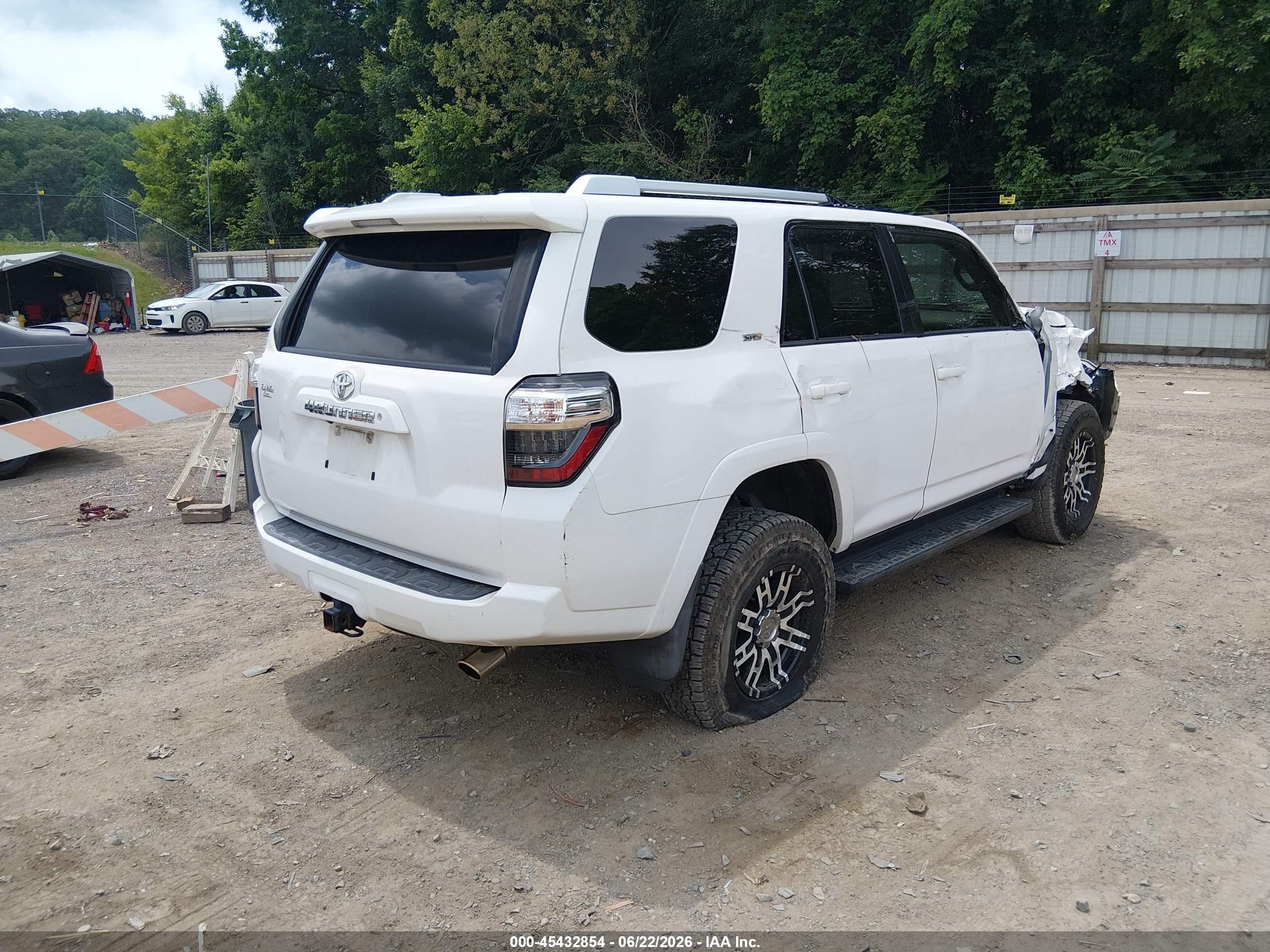 2014 Toyota 4runner Sr5 White vin: JTEBU5JR7E5158199