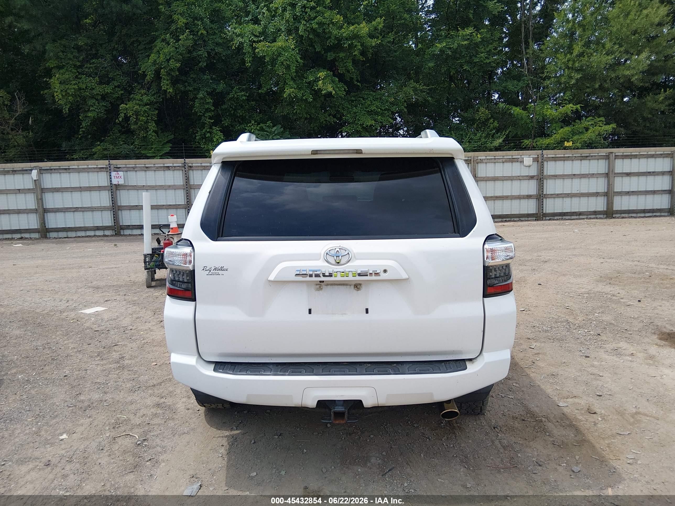 2014 Toyota 4runner Sr5 White vin: JTEBU5JR7E5158199