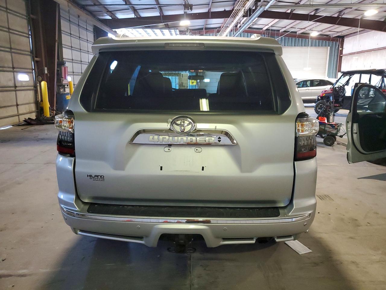2015 Toyota 4runner Limited Silver vin: JTEBU5JR7F5211680