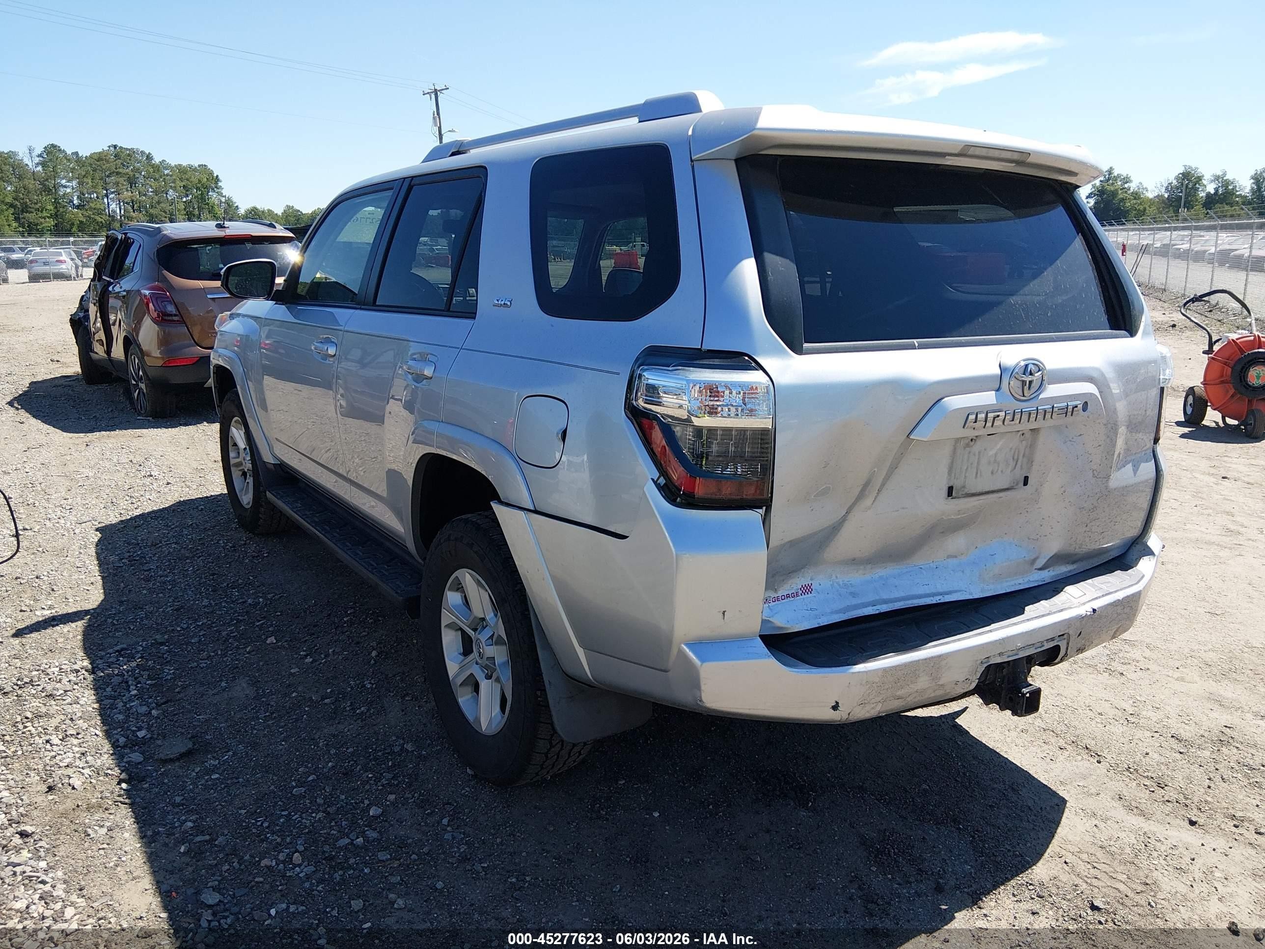 2014 Toyota 4runner Sr5 Silver vin: JTEBU5JR8E5156526