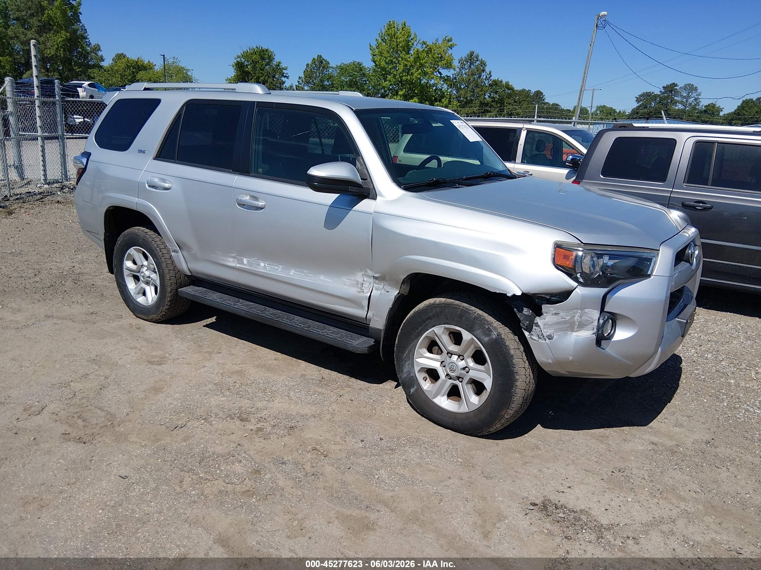 2014 Toyota 4runner Sr5 Silver vin: JTEBU5JR8E5156526